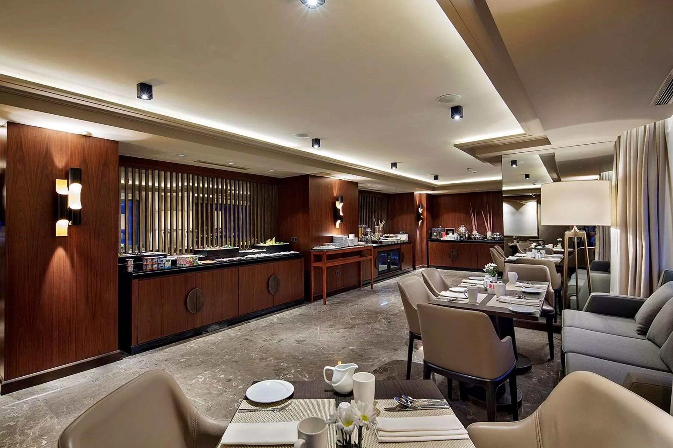 Lounge or bar in Ankara HiltonSA
