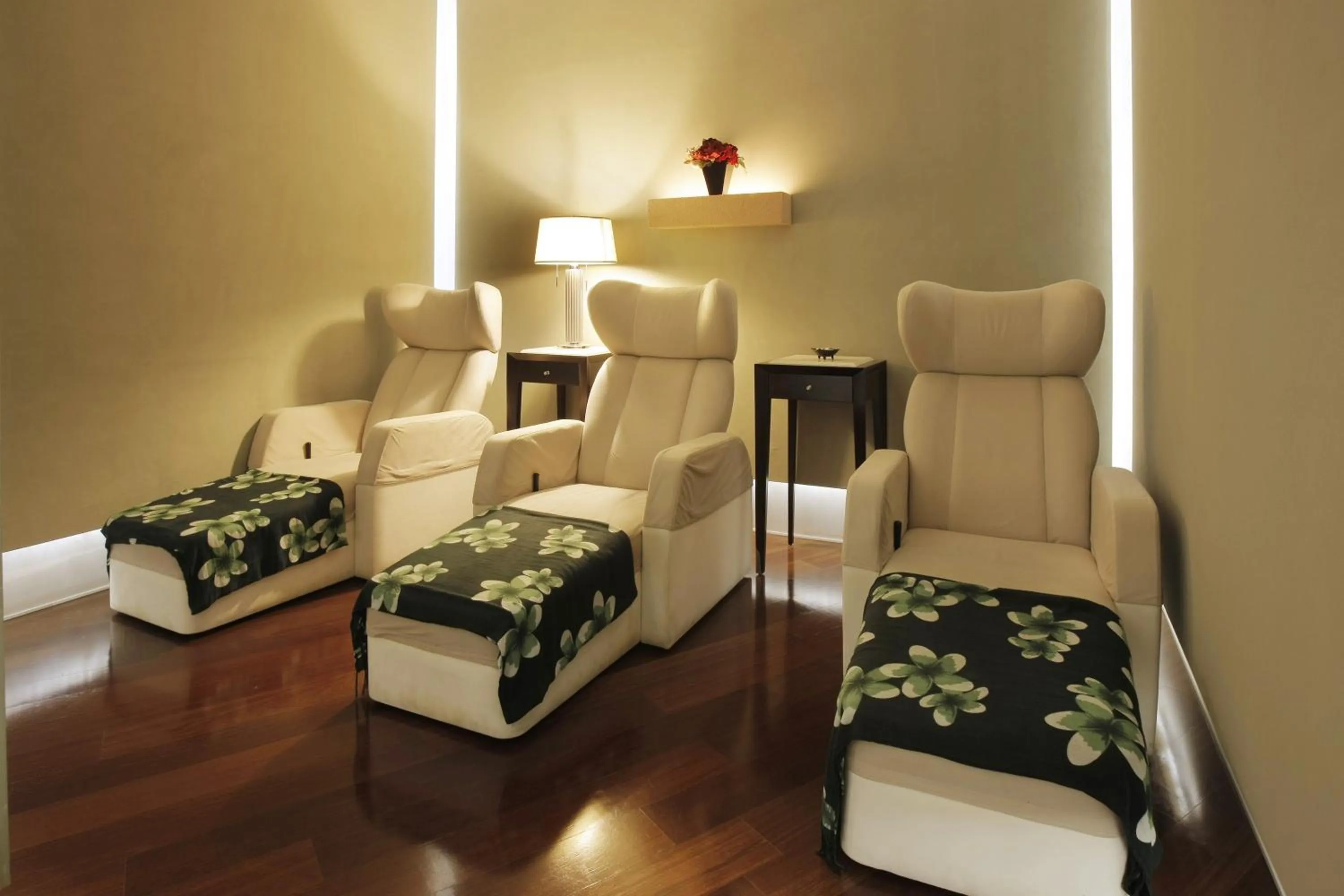 Spa and wellness centre/facilities, Bed in Okinawa NaHaNa Hotel & Spa