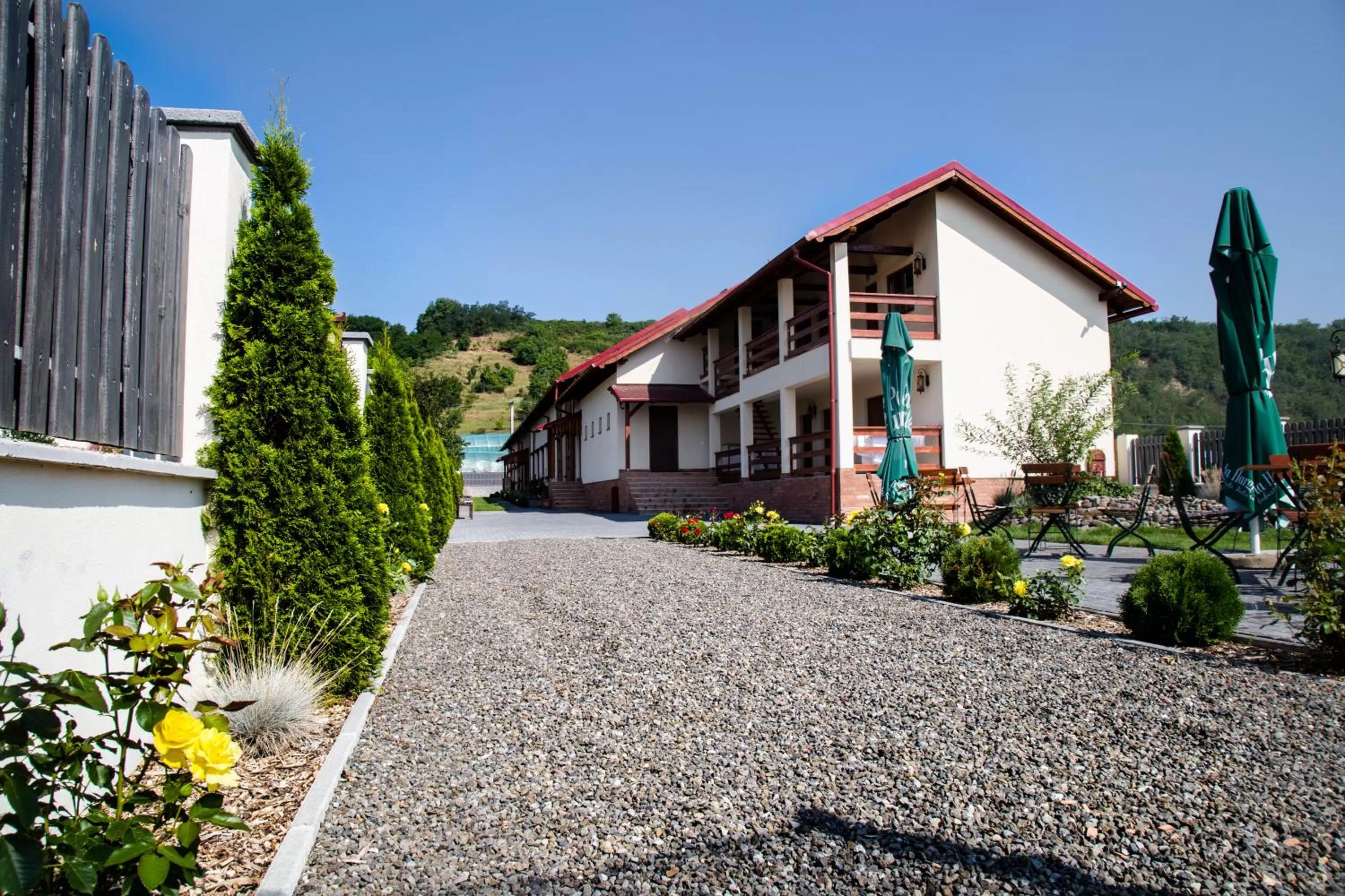 Facade/entrance in Country Court