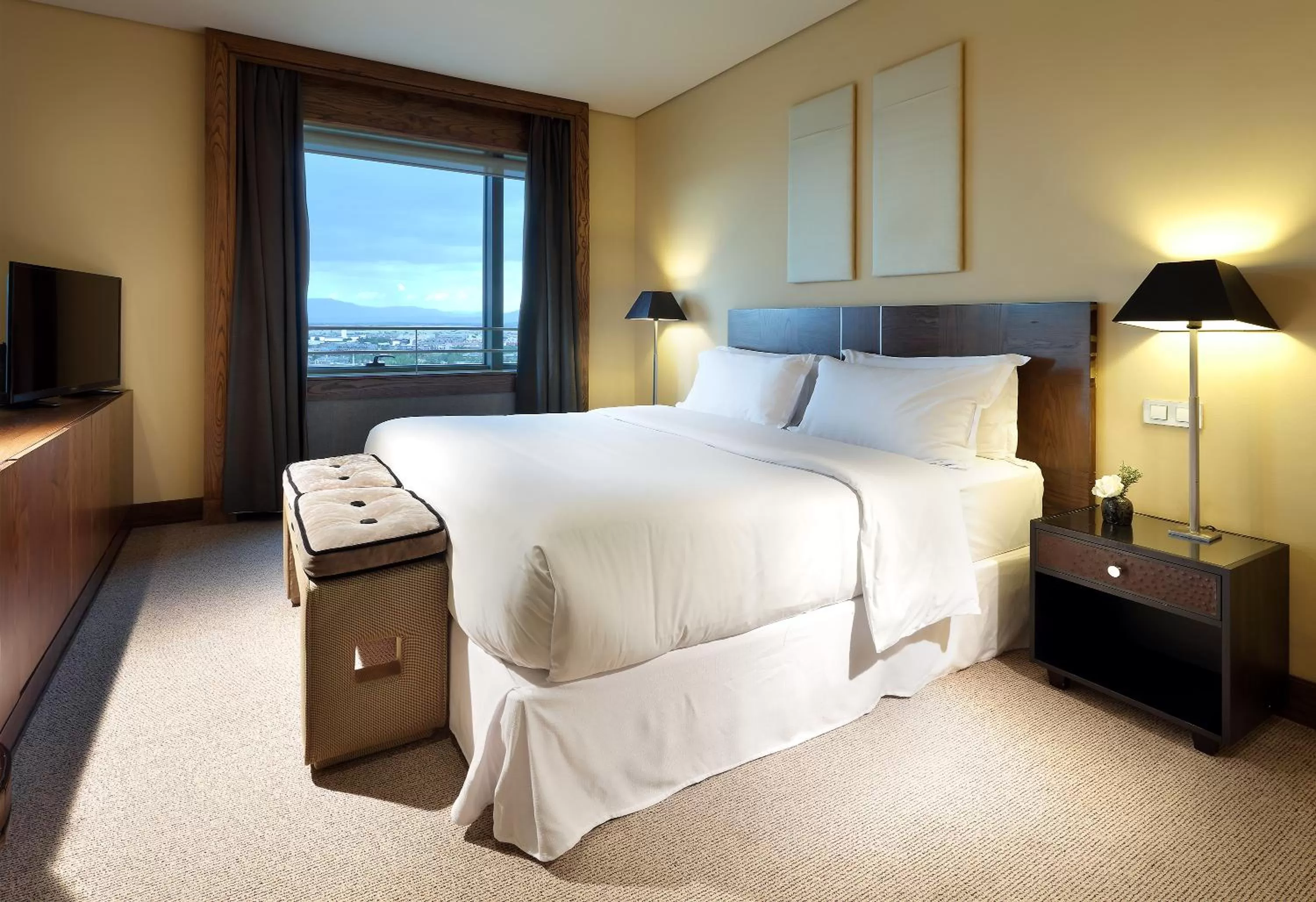 Bed in Eurostars Suites Mirasierra