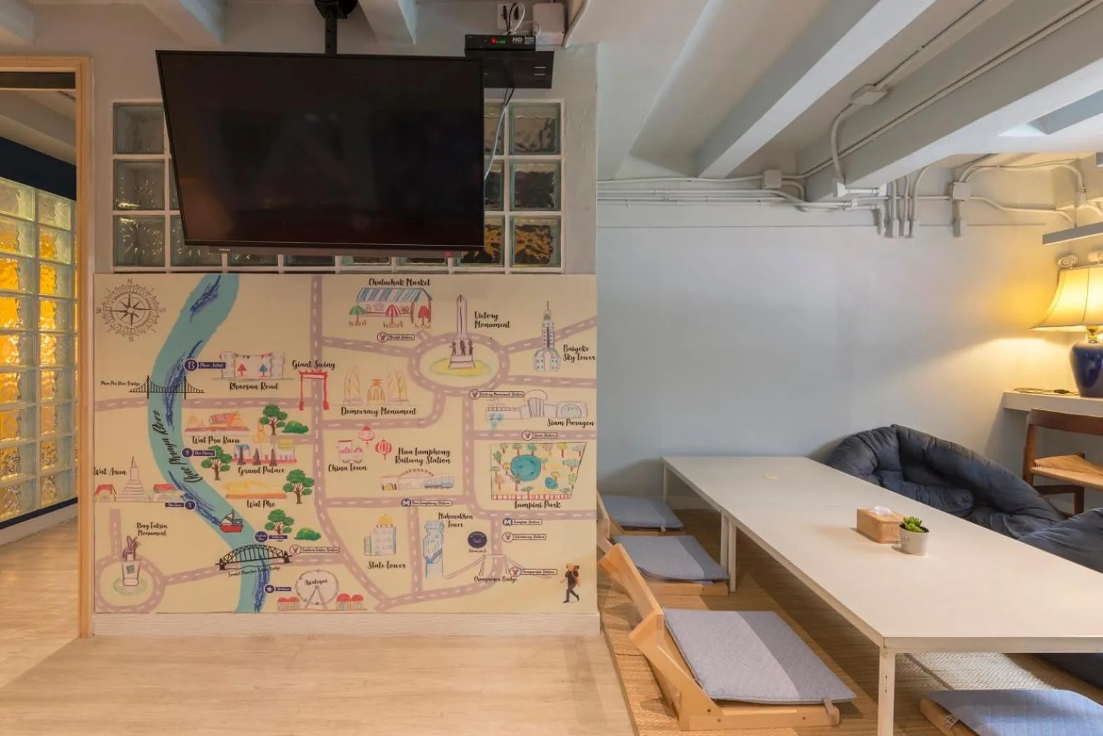 Kinnon Deluxe Hostel Coworking Cafe