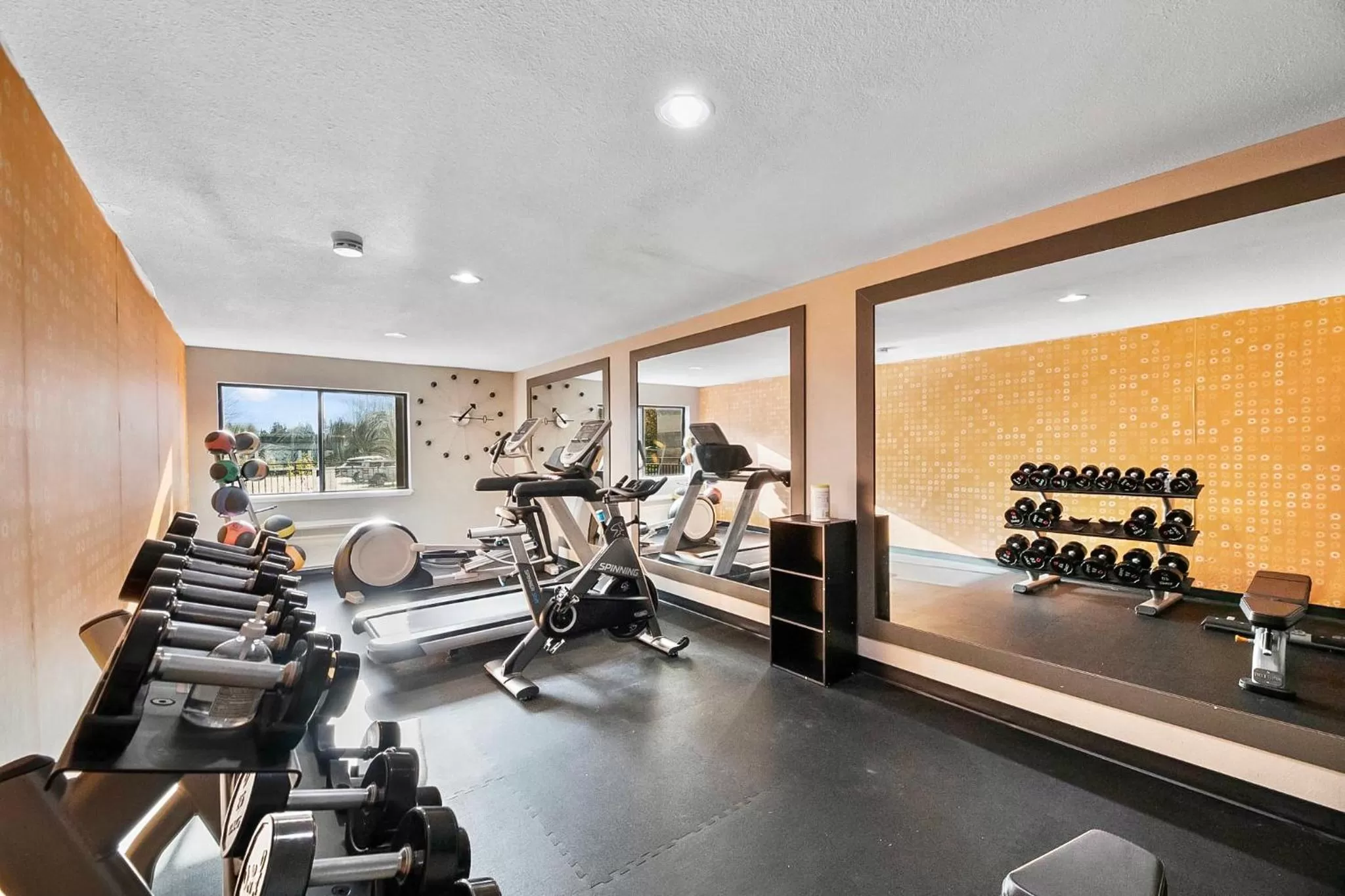 Fitness centre/facilities in La Quinta Inn by Wyndham Everett
