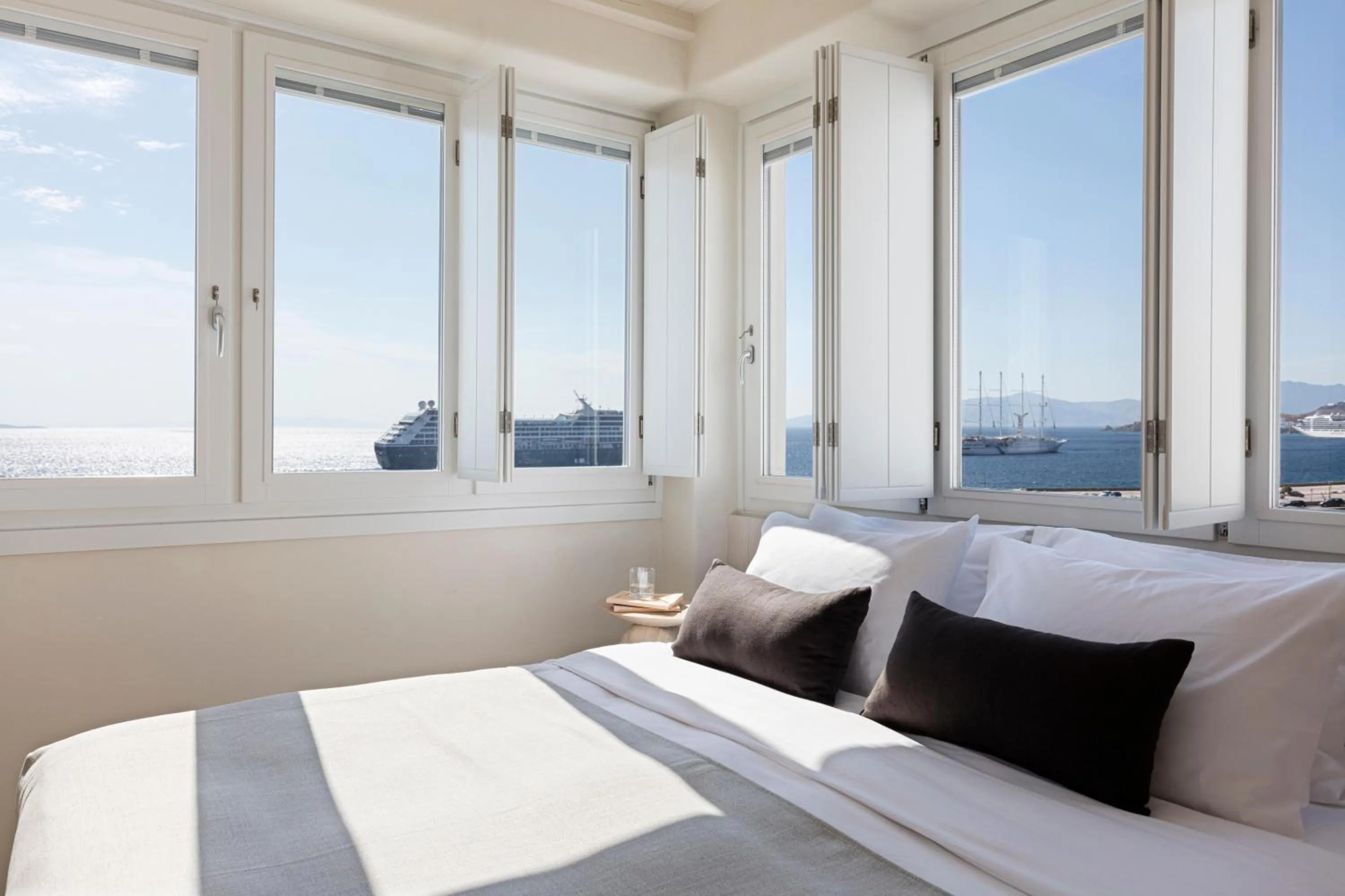 Photo of the whole room, Bed in Porto Mykonos