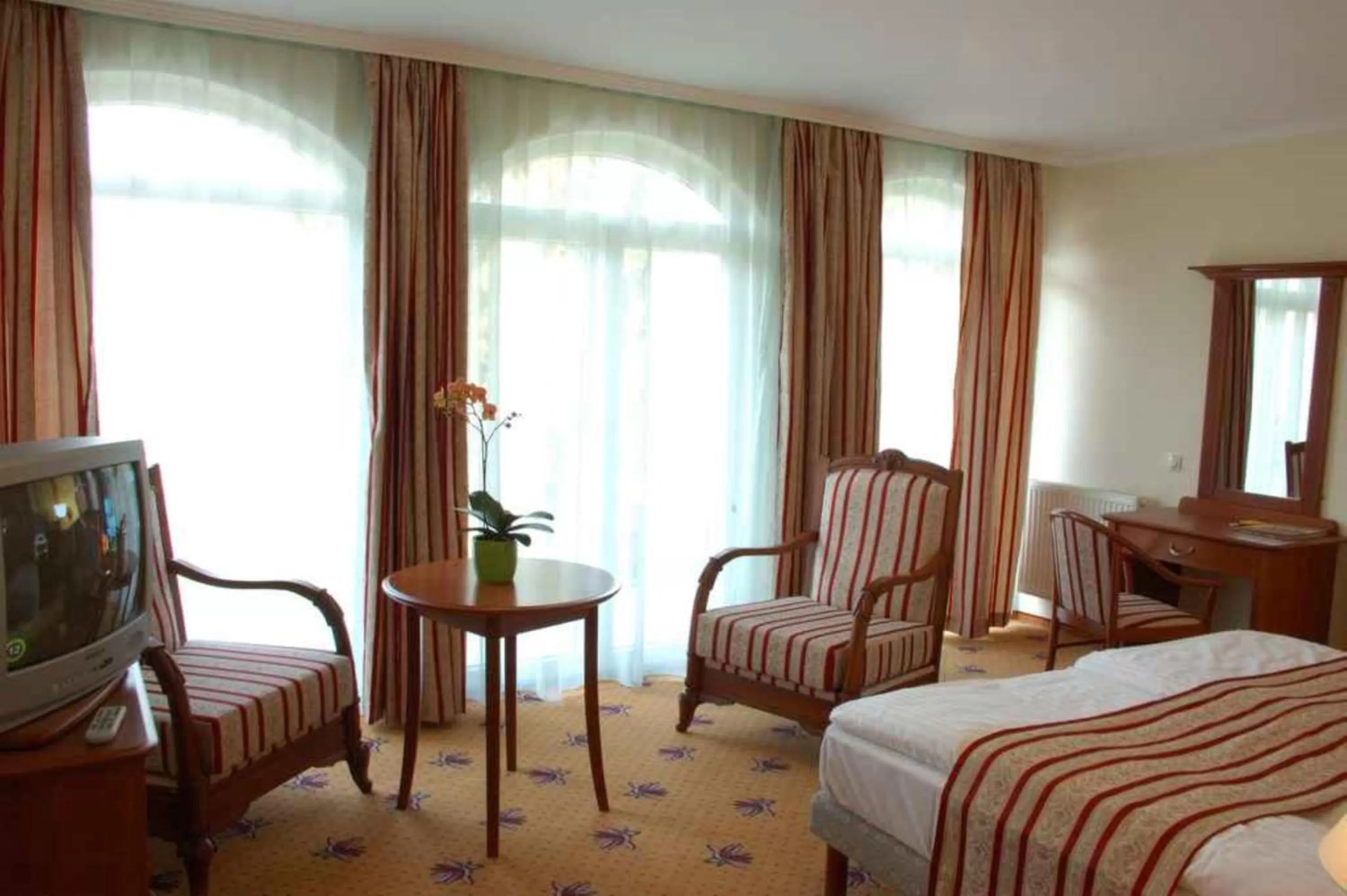 Photo of the whole room, Seating Area in SANTE Hévíz