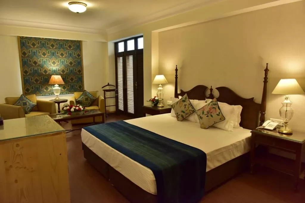 Photo of the whole room, Bed in The Oaktree House