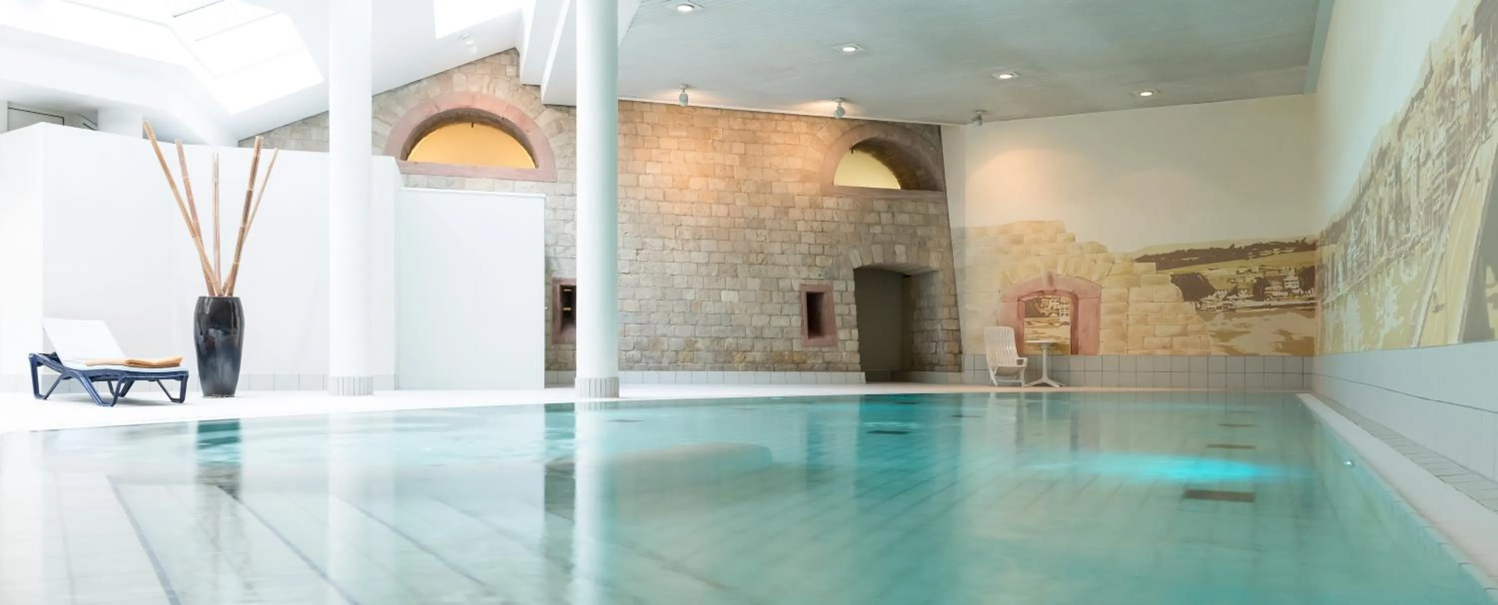 Swimming Pool in Novotel Mainz
