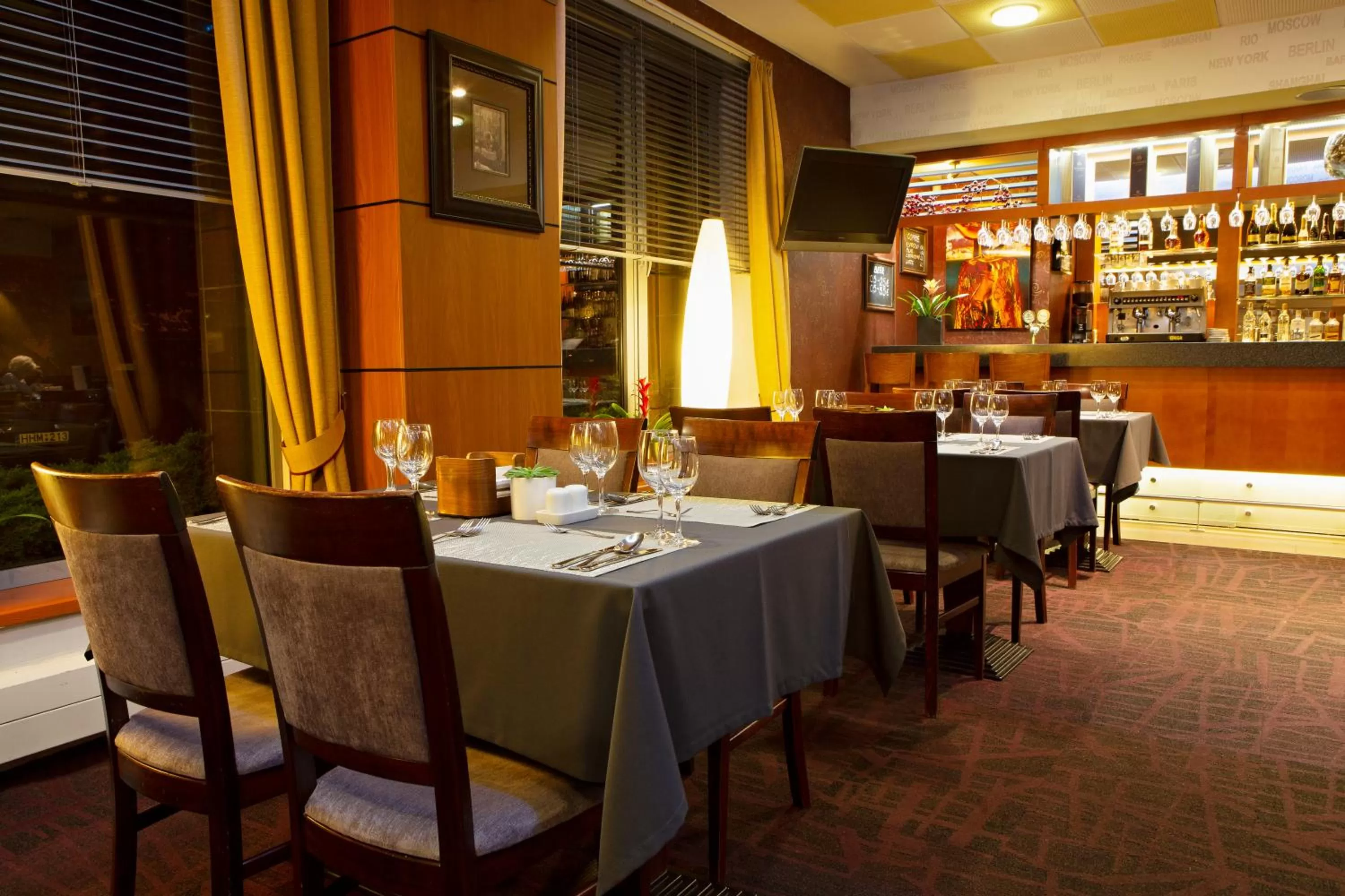 Restaurant/places to eat in Art City Inn