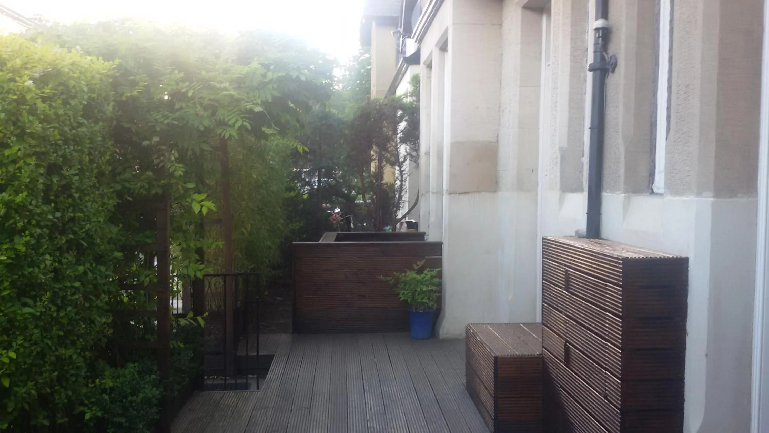 Facade/entrance in Leith House