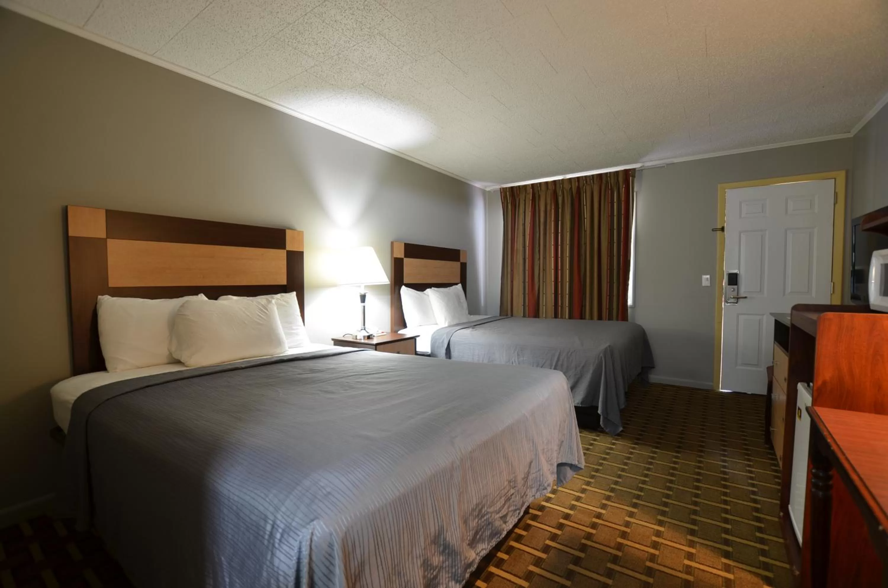 Bed in Travelowes Motel - Maggie Valley