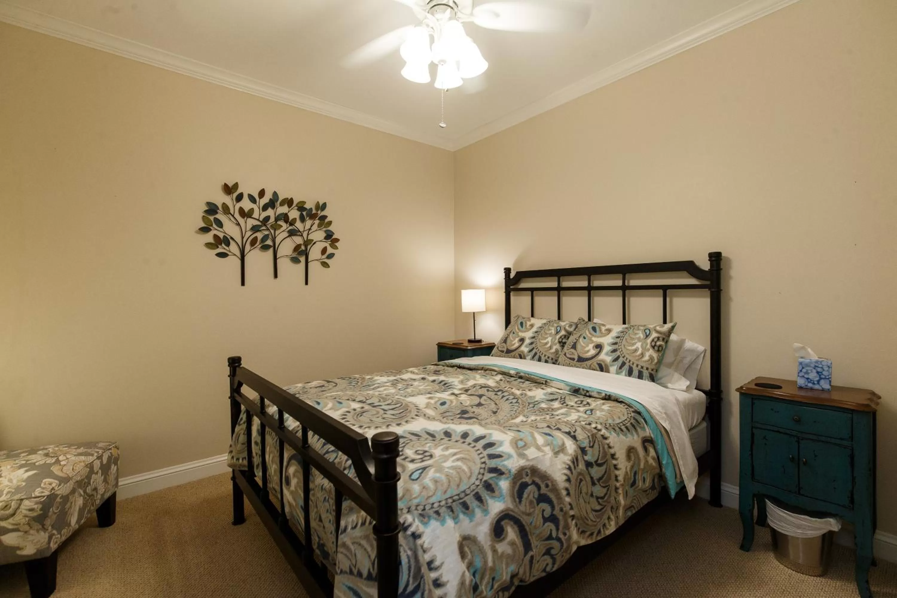 Bed in Lamp Post Lodge