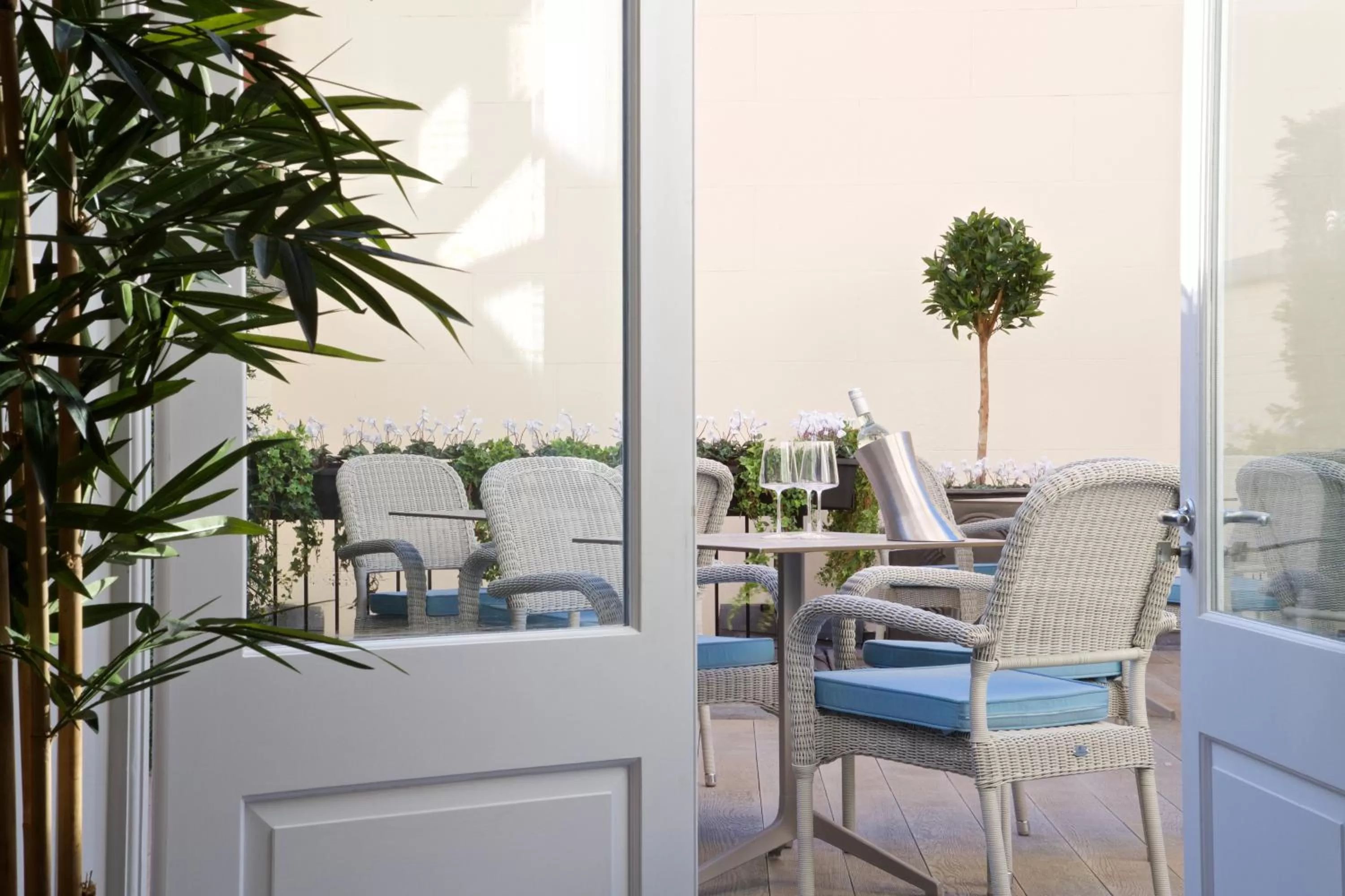 Patio in 54 Queen's Gate Hotel