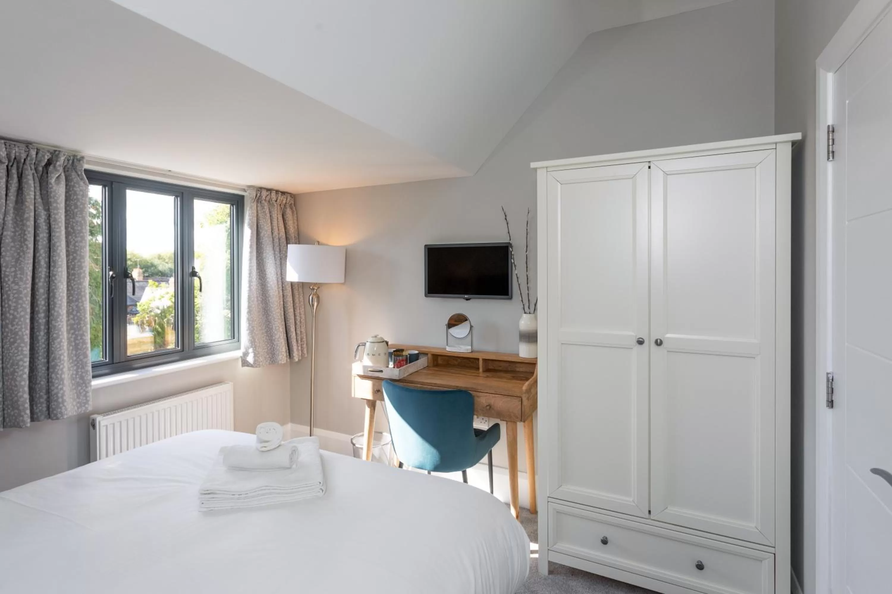 TV and multimedia, Bed in No.192 Oxford