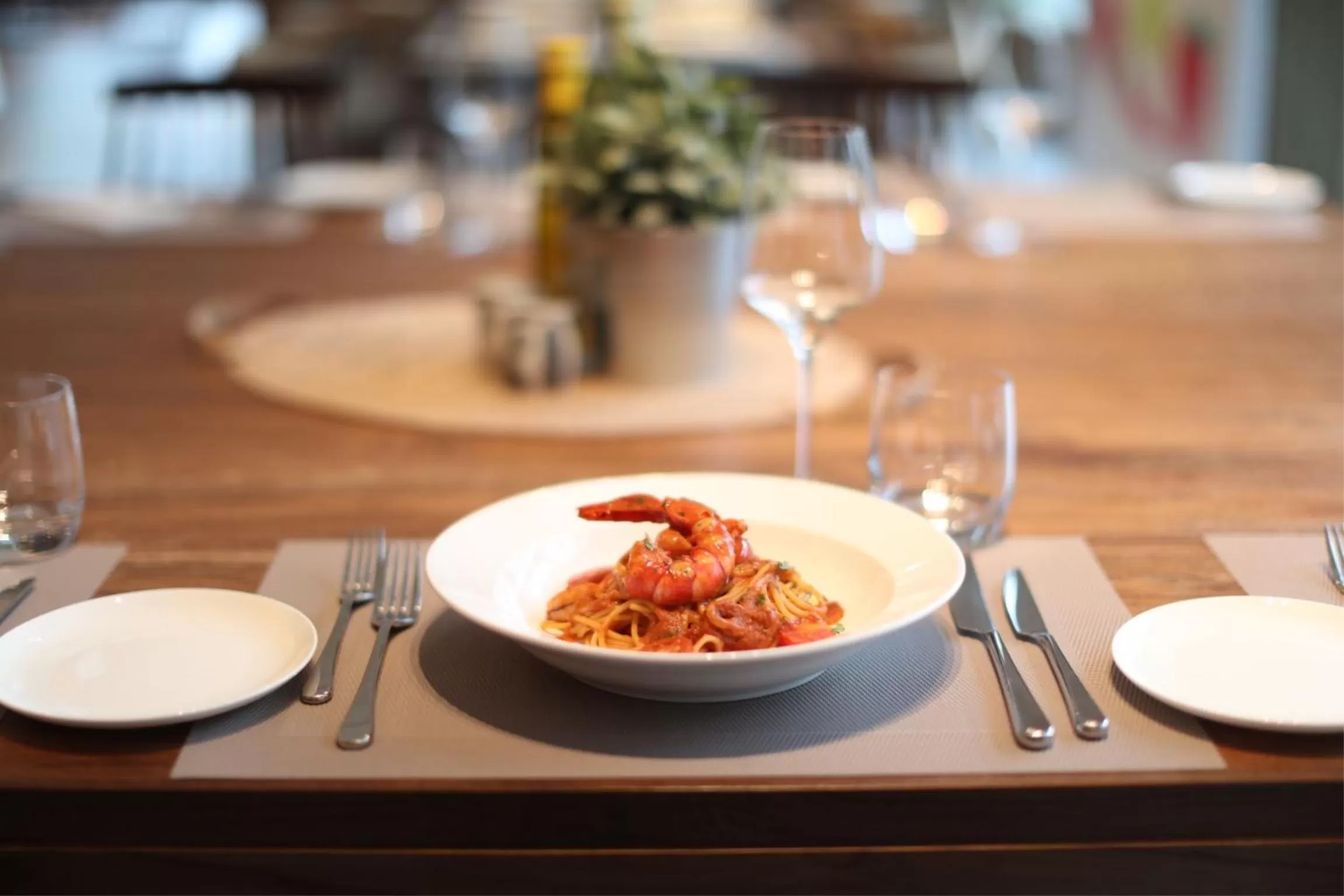 Restaurant/places to eat in Hotel Stage