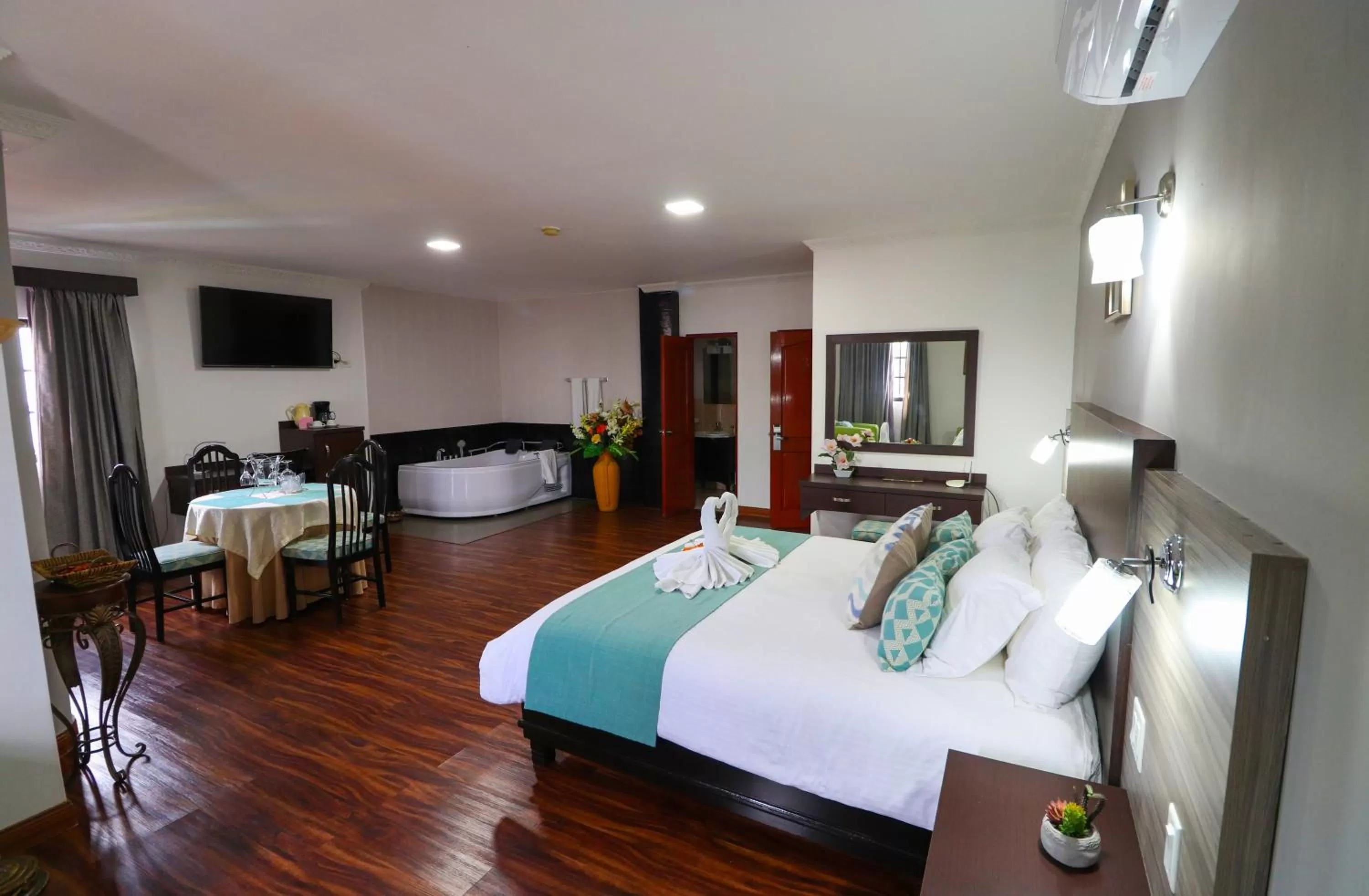 Bed in Hotel Puerta del Sol