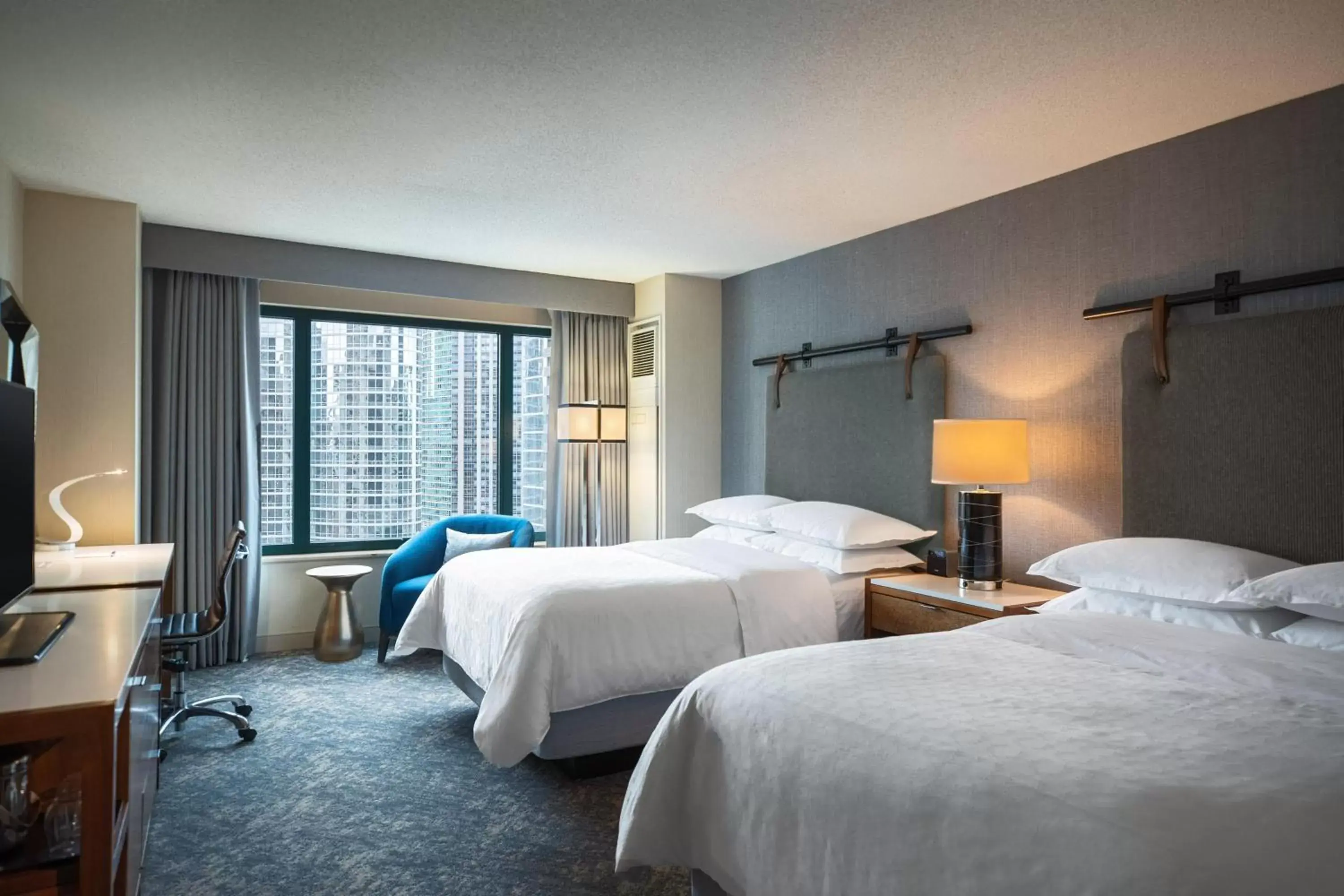Double Room with Two Double Beds and Adapted Tub - Mobility Accessible in Sheraton Grand Chicago Riverwalk Double Room with Two Double Beds and Adapted Tub - Mobility Accessible in Sheraton Grand Chicago Riverwalk