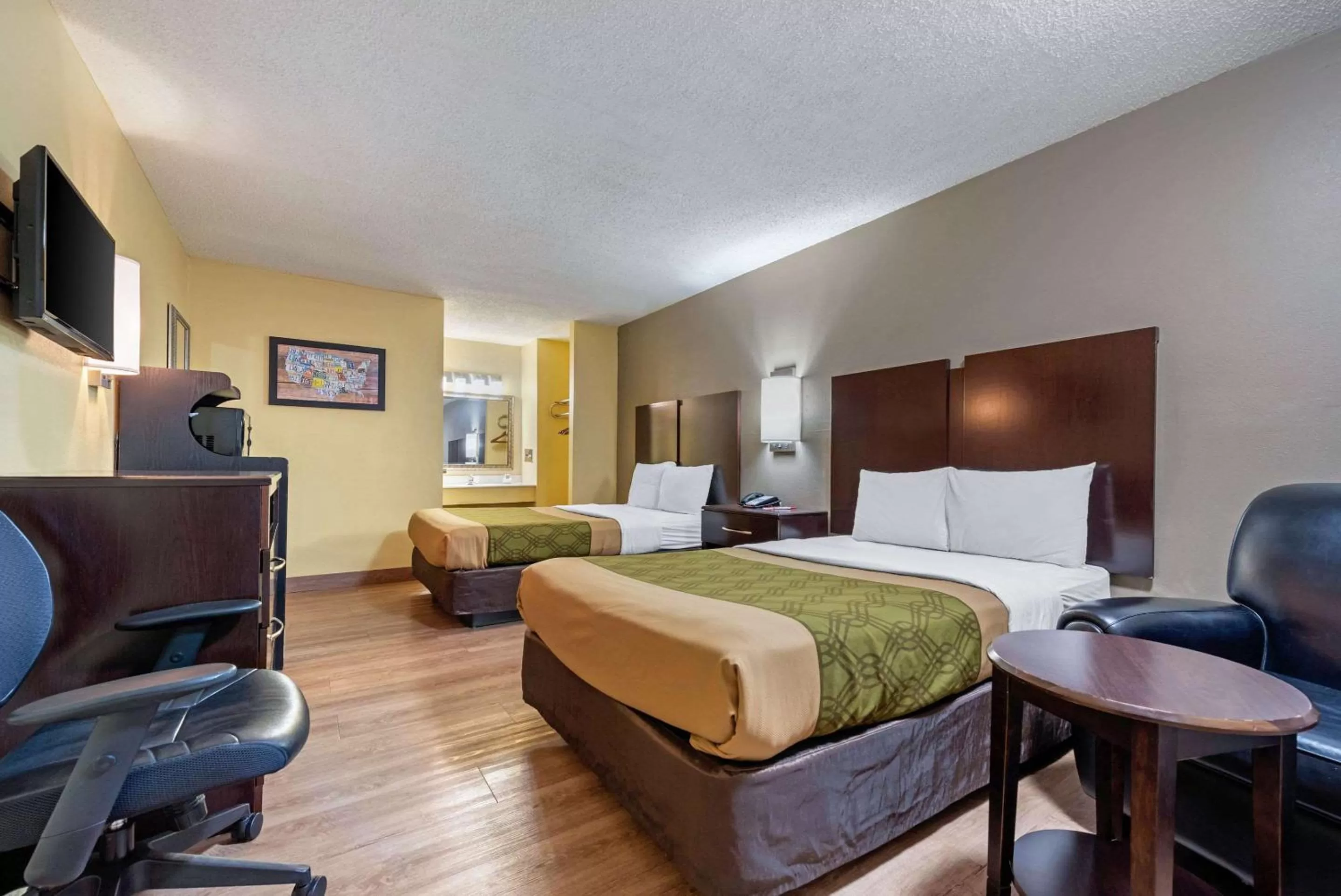 Photo of the whole room, Bed in Econo Lodge Lexington Southeast