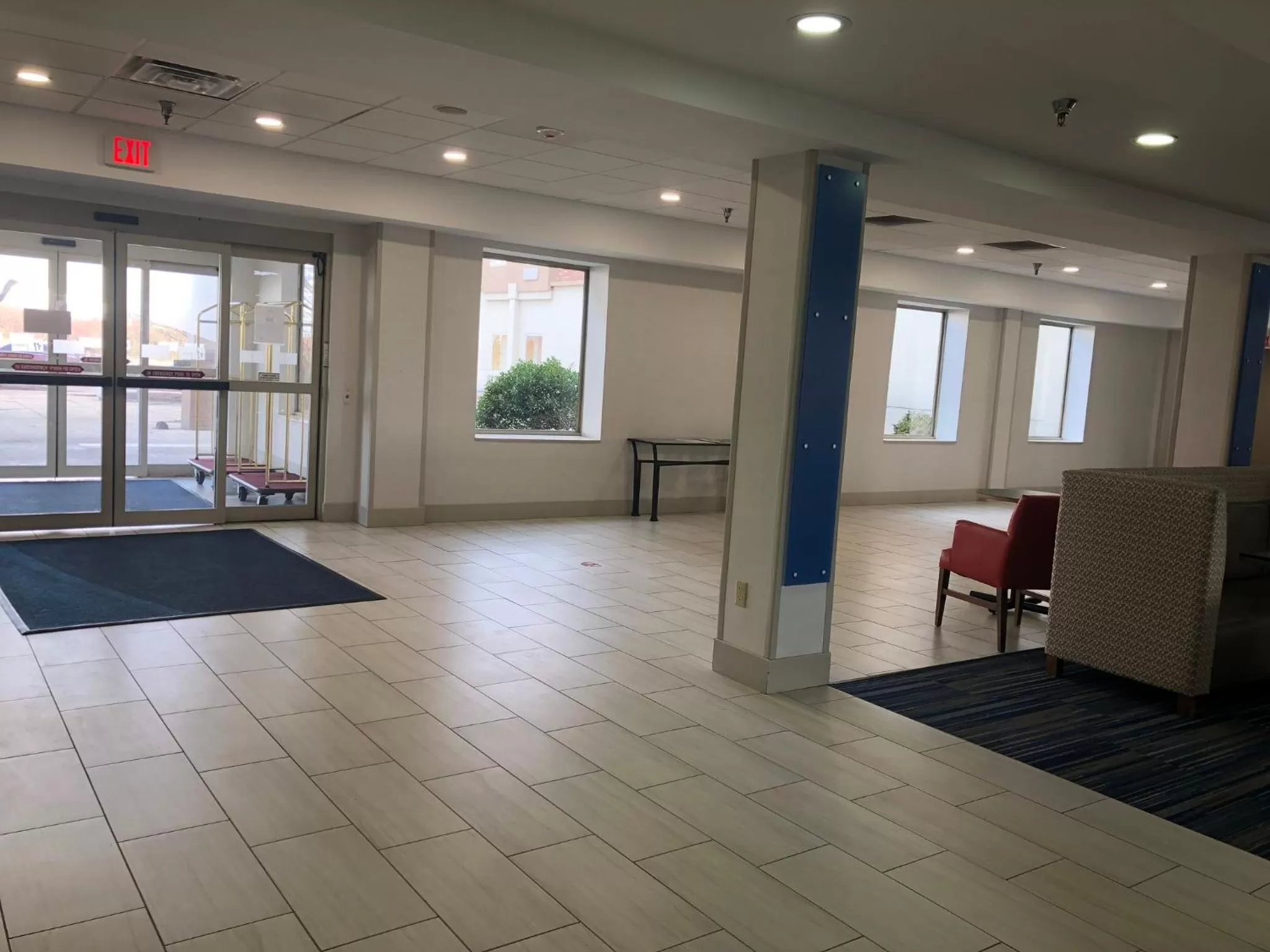 Property building in Holiday Inn Express and Suites Pittsburgh West Mifflin by IHG