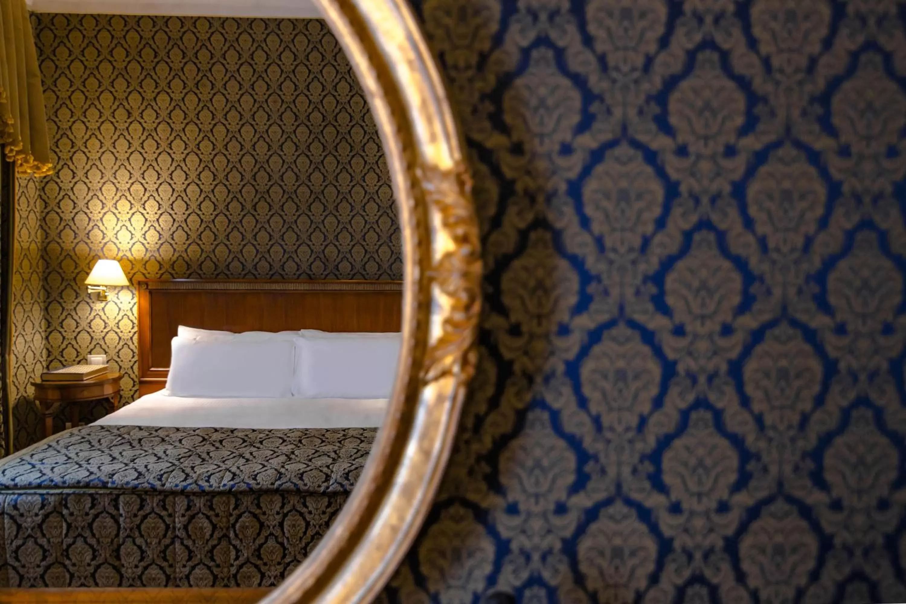 Bed in Hotel Monna Lisa