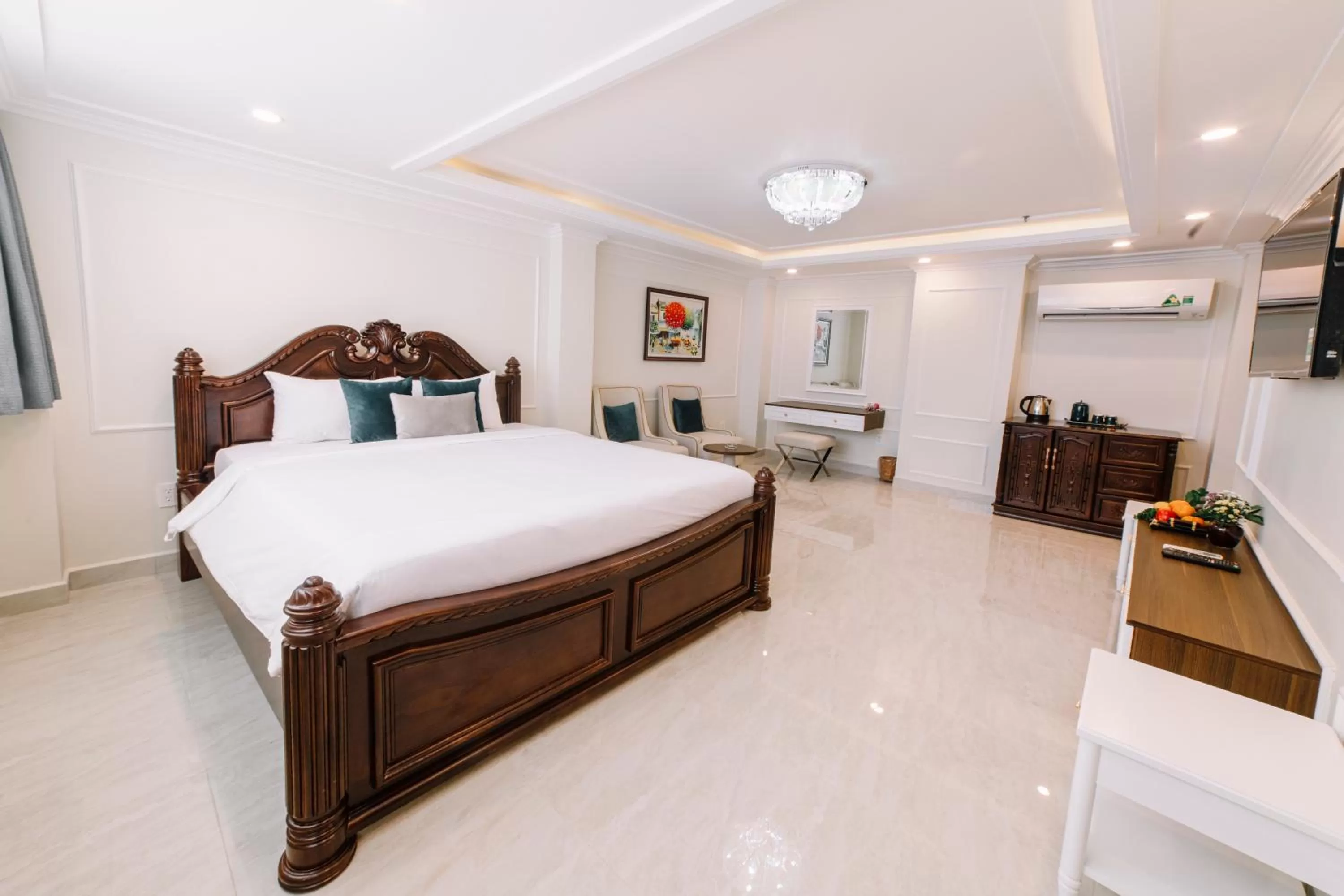 Photo of the whole room in Saigon Hanoi Central Hotel