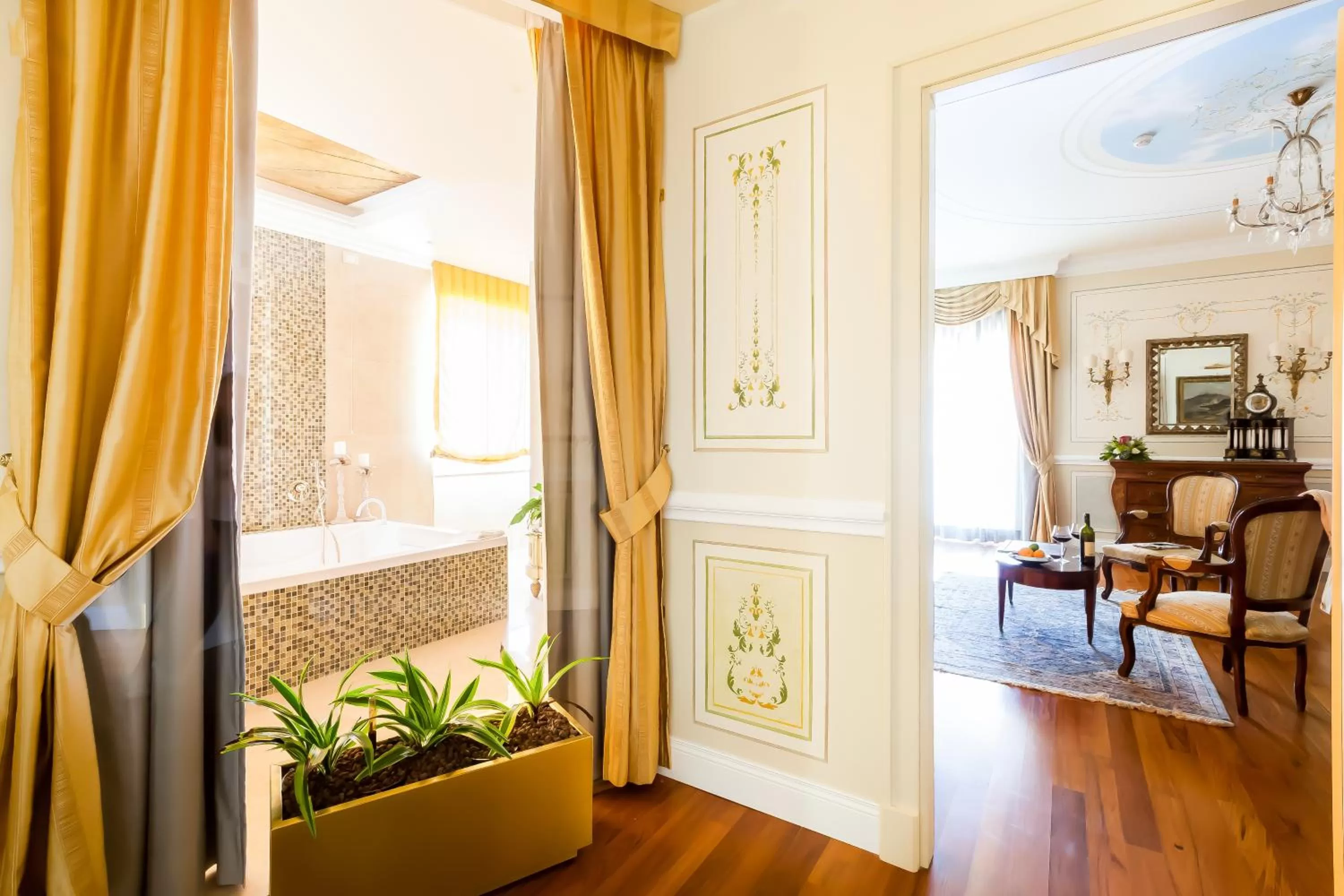 Hot Tub, Bed in Radisson Blu GHR Rome