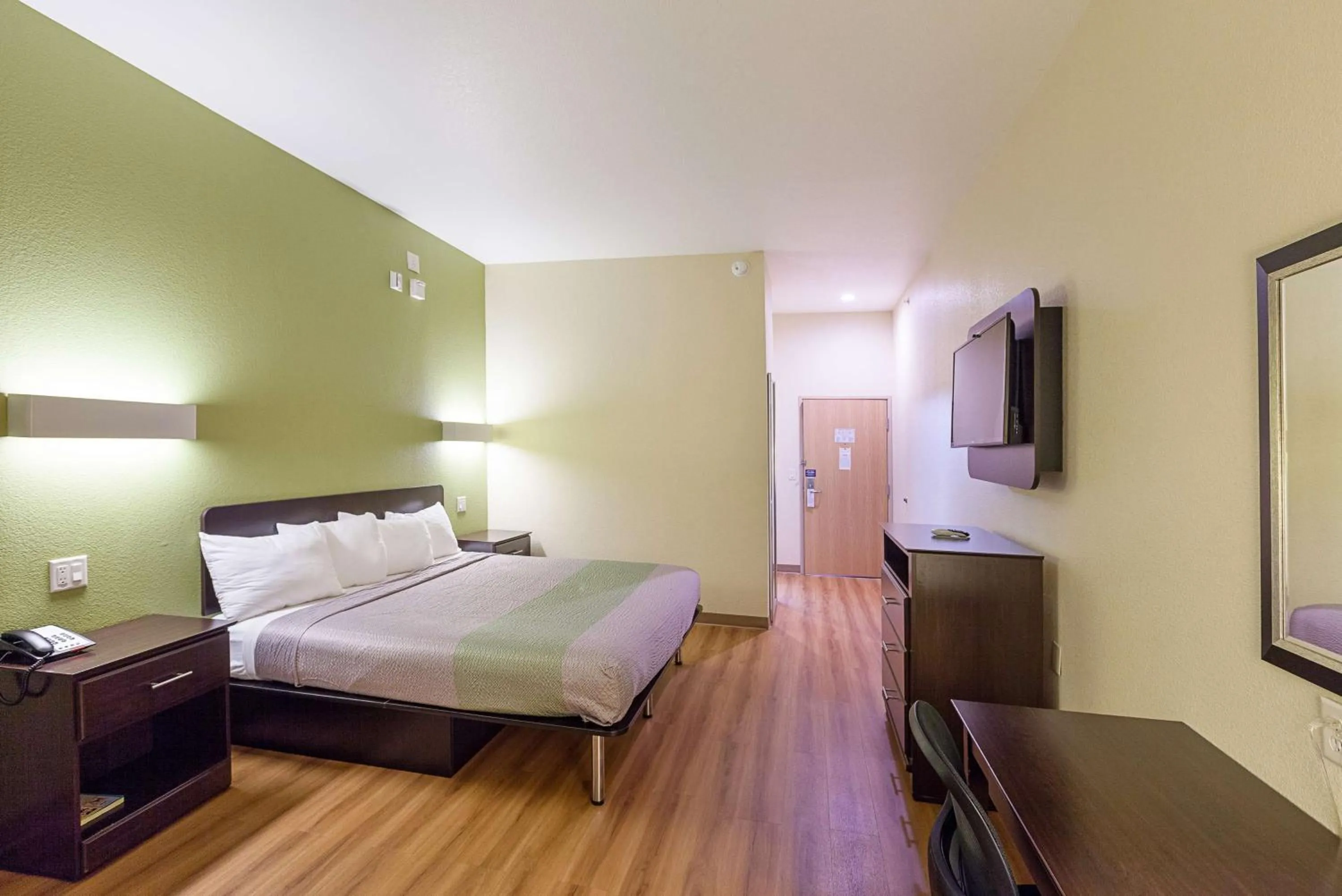 Bedroom, Bed in Motel 6-Fort Worth, TX