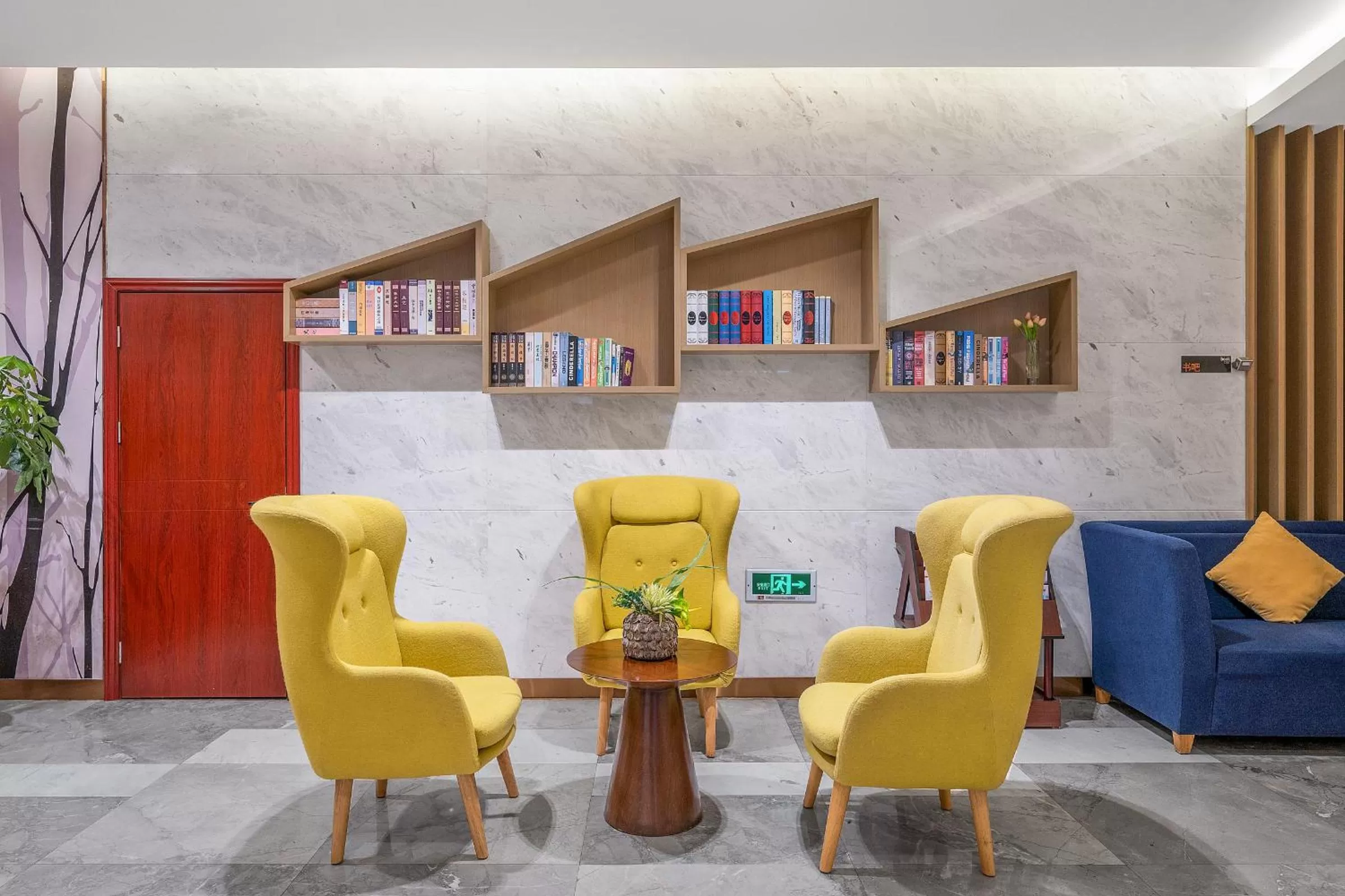 Library in Guangzhou Baiyun Airport Rejoice by Argyle Hotel Rehe Metro Exit B --Free shuttle bus is provided during the 138th Canton Fair