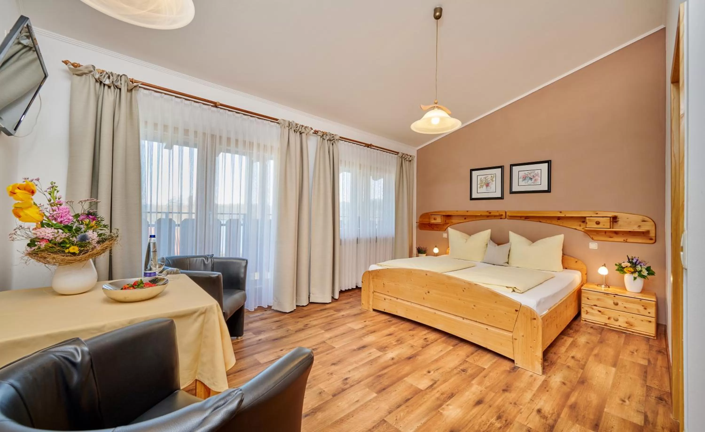 Photo of the whole room, Bed in Hotel Restaurant Zum Goldenen Anker mit Hallenbad & Wellnessbereich