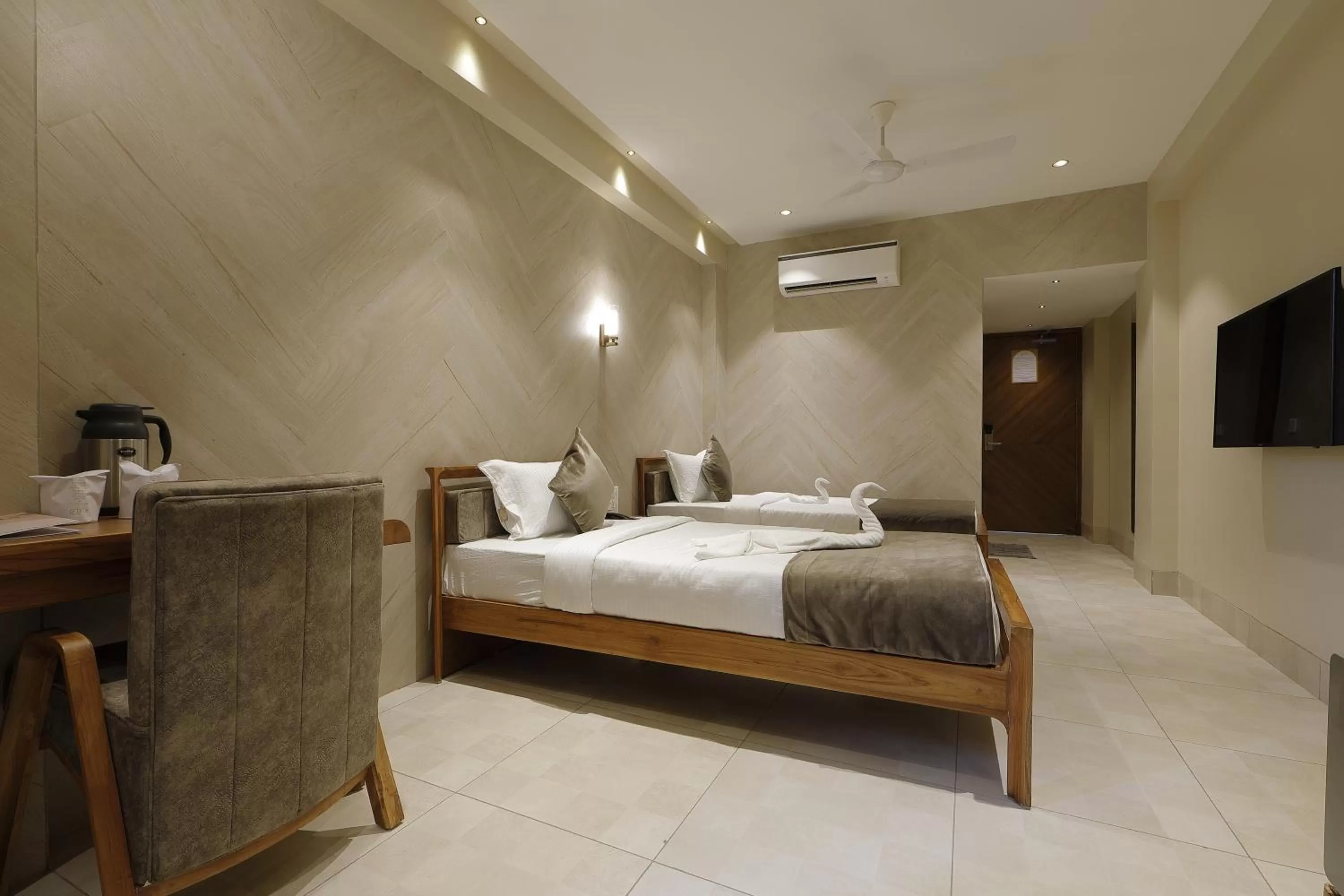 Photo of the whole room, Bed in Artilla Inn