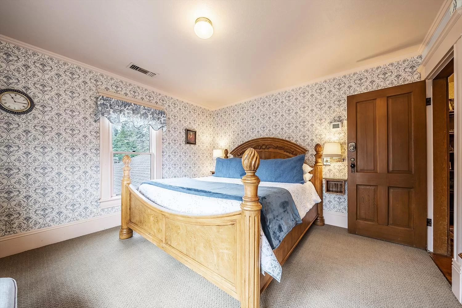 Bedroom, Bed in Abigail's Bed and Breakfast Inn