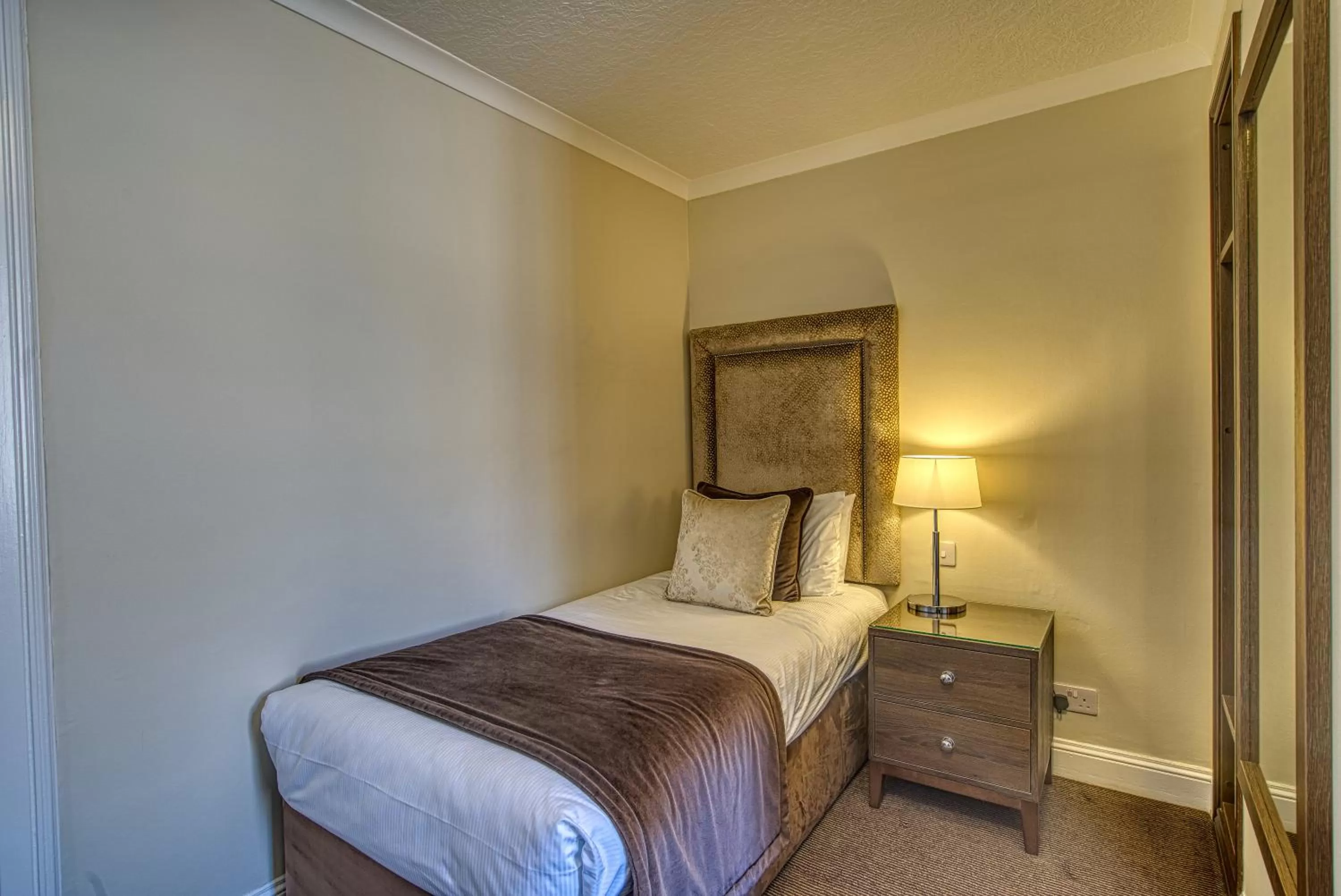 Photo of the whole room, Bed in Inverness Palace Hotel & Spa, WorldHotels Distinctive