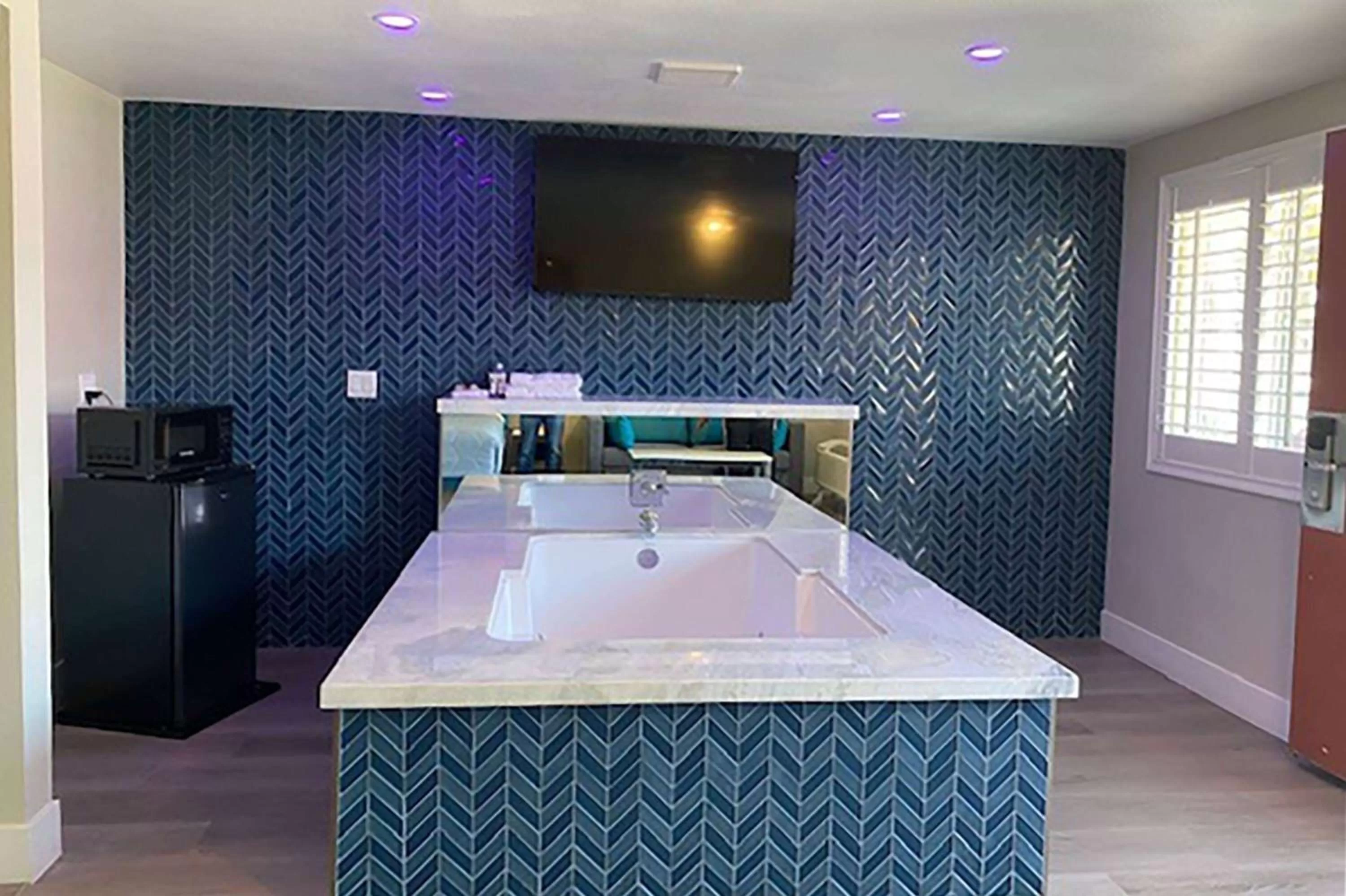 Photo of the whole room in Super 8 by Wyndham Oceanside Downtown