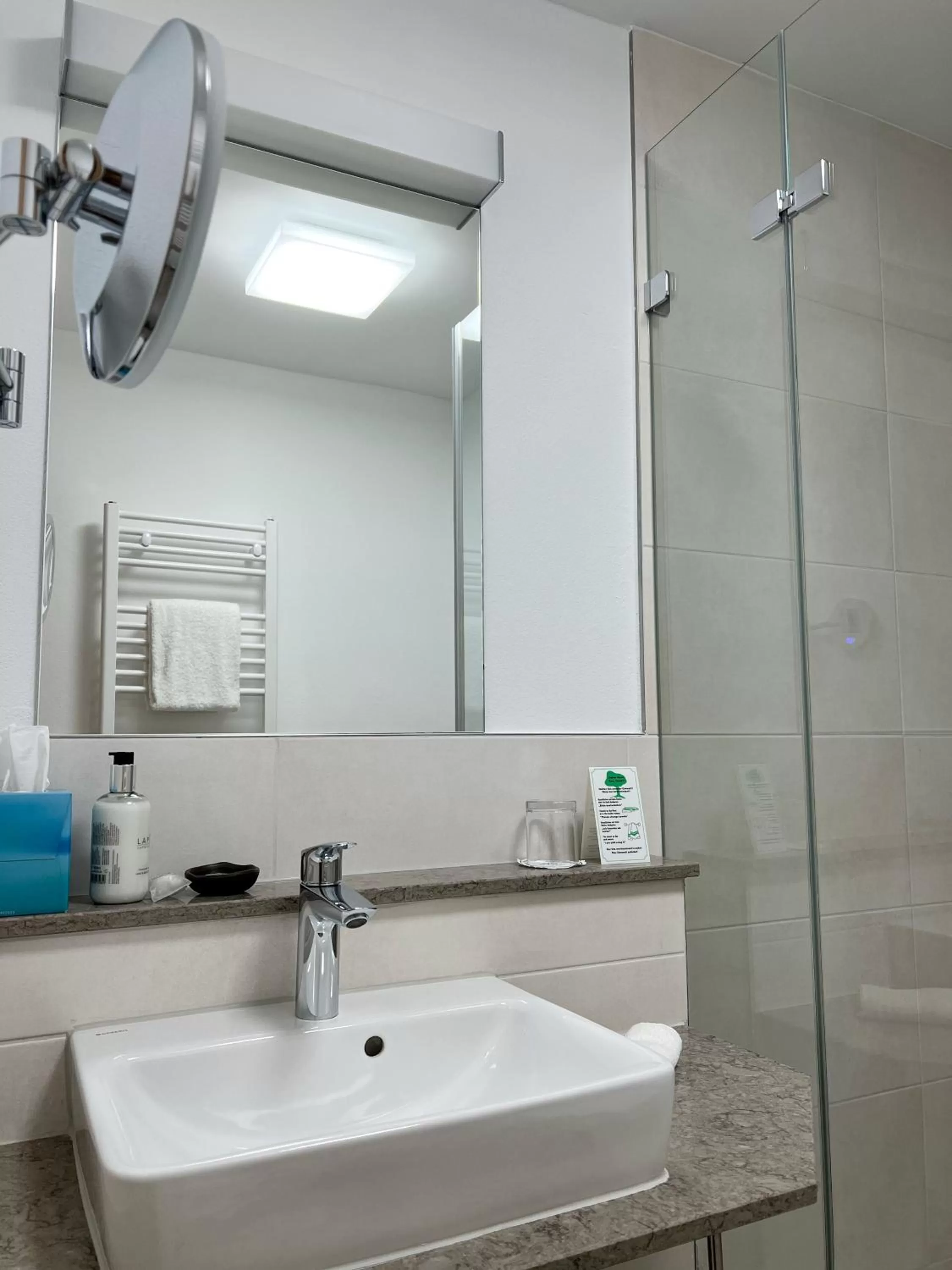 Shower in Hotel Prinz