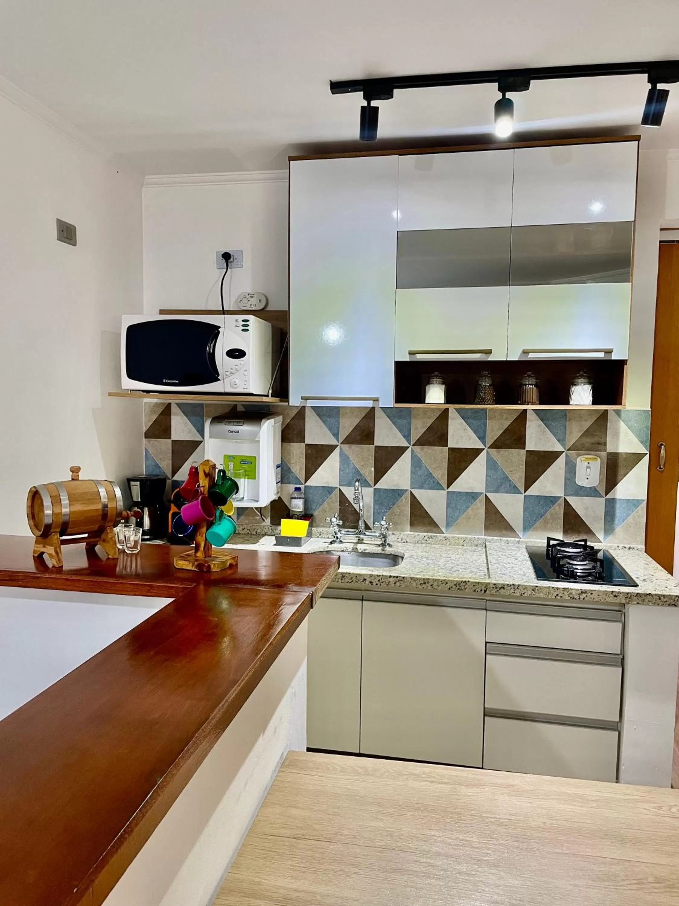 kitchen, Kitchen/Kitchenette in MineirINN l Piscina Aquecida e Hidro na Montanha