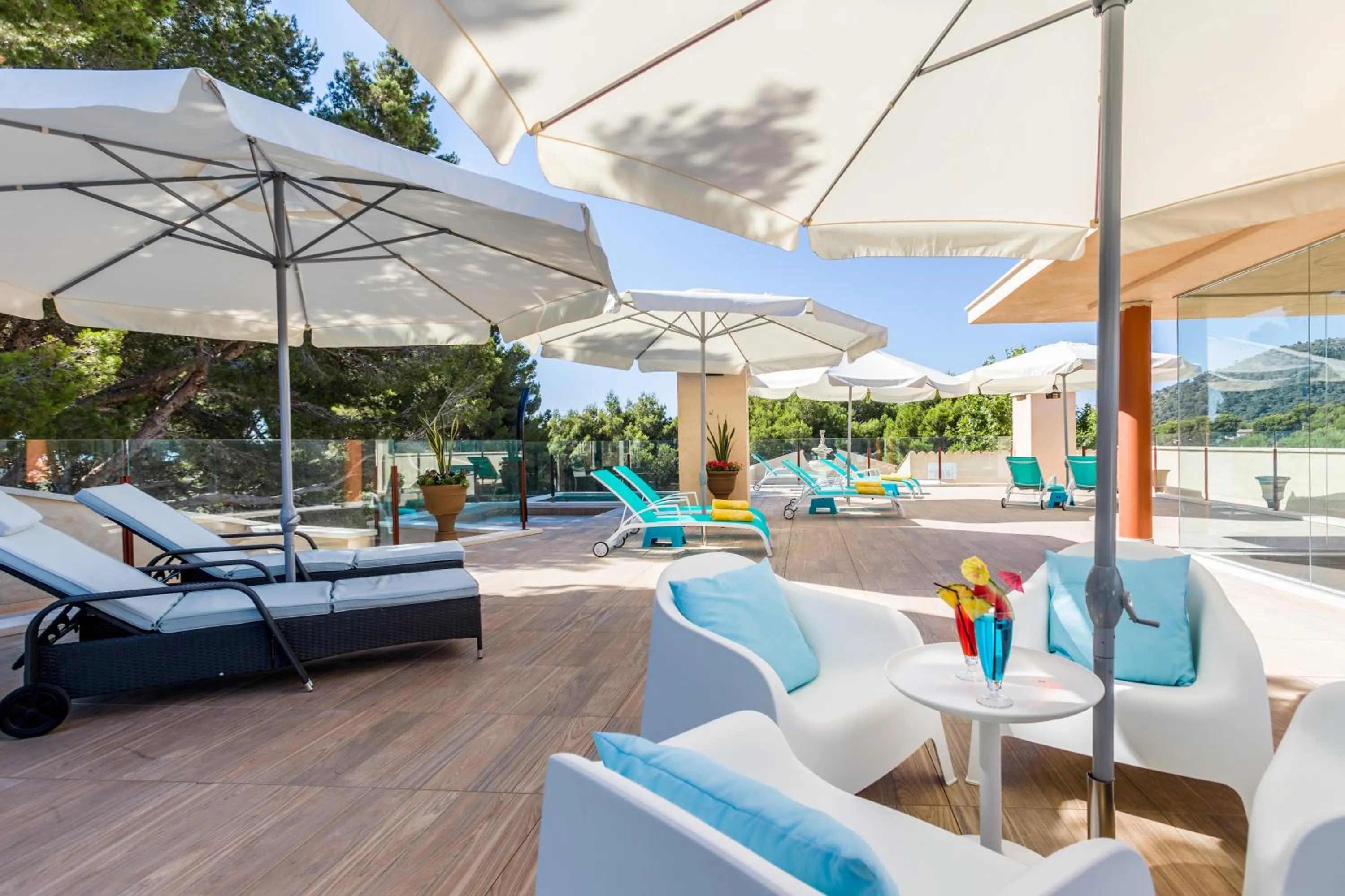 Swimming pool in Lago Garden Apart-Suites & Spa Hotel