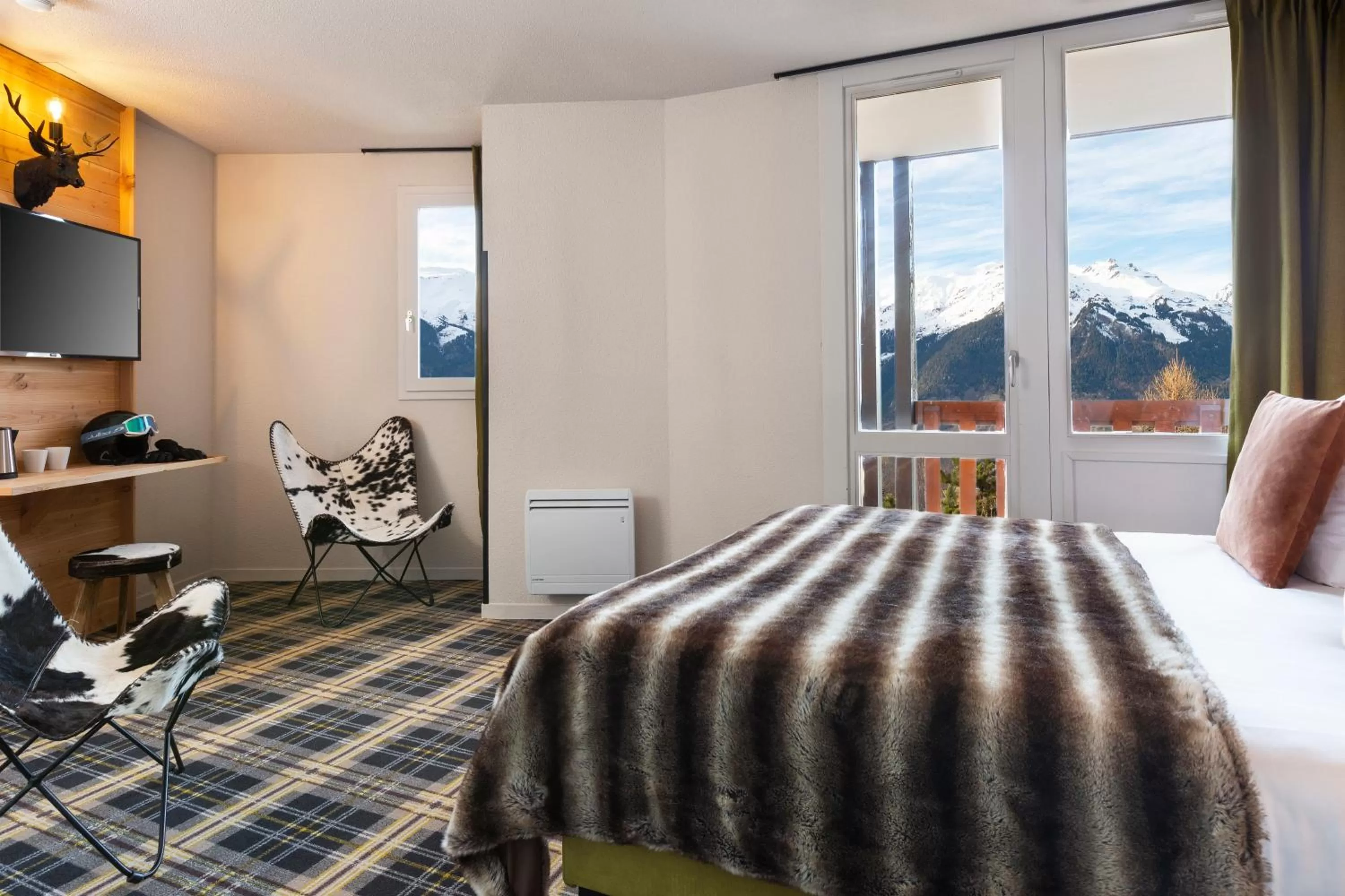 Bedroom, Bed in SOWELL Family La Lauzière