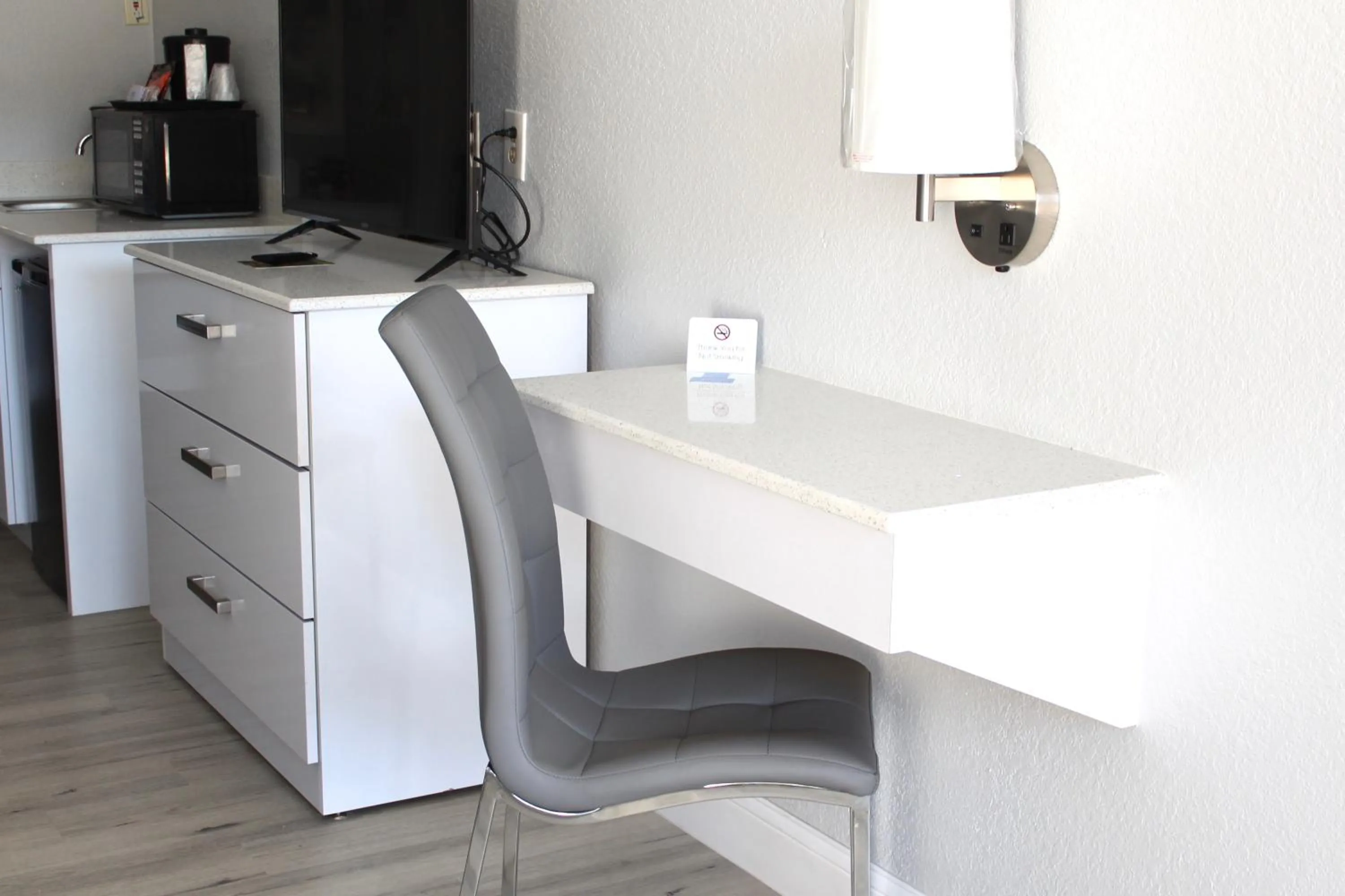 Seating area, TV/Entertainment Center in Vivo Living Kissimmee West