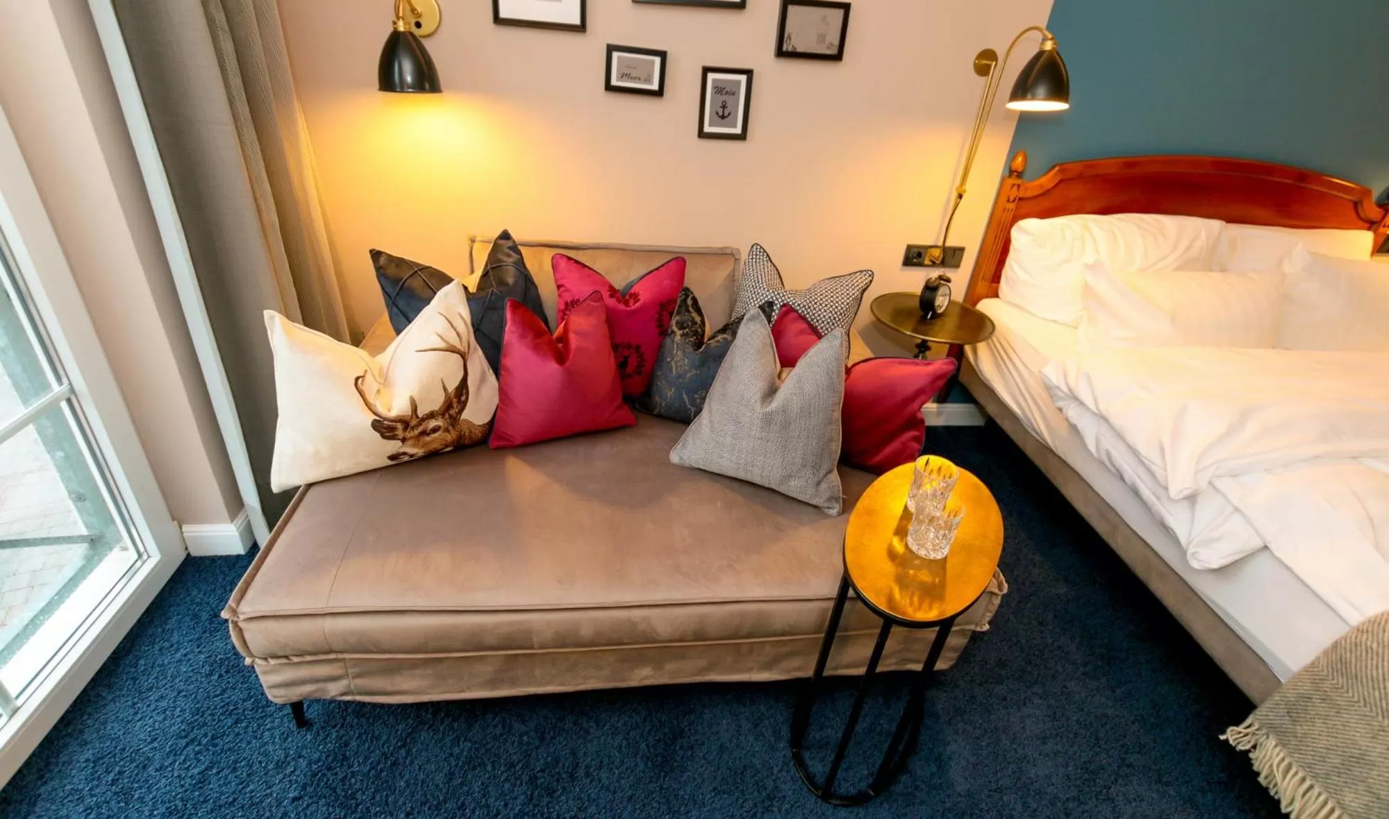 Seating area, Bed in Nordseehotel Kröger