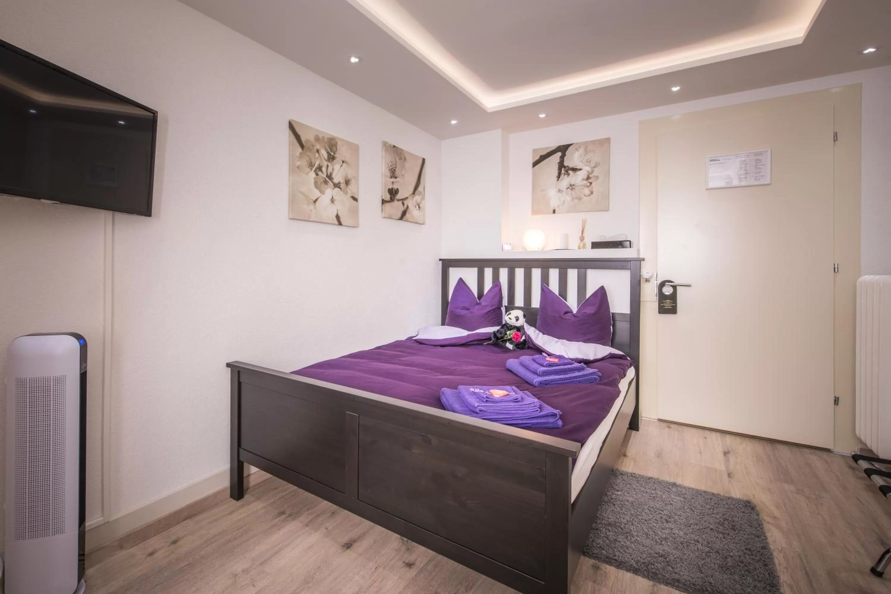 Photo of the whole room, Bed in Max Aviation Villa & Apartments