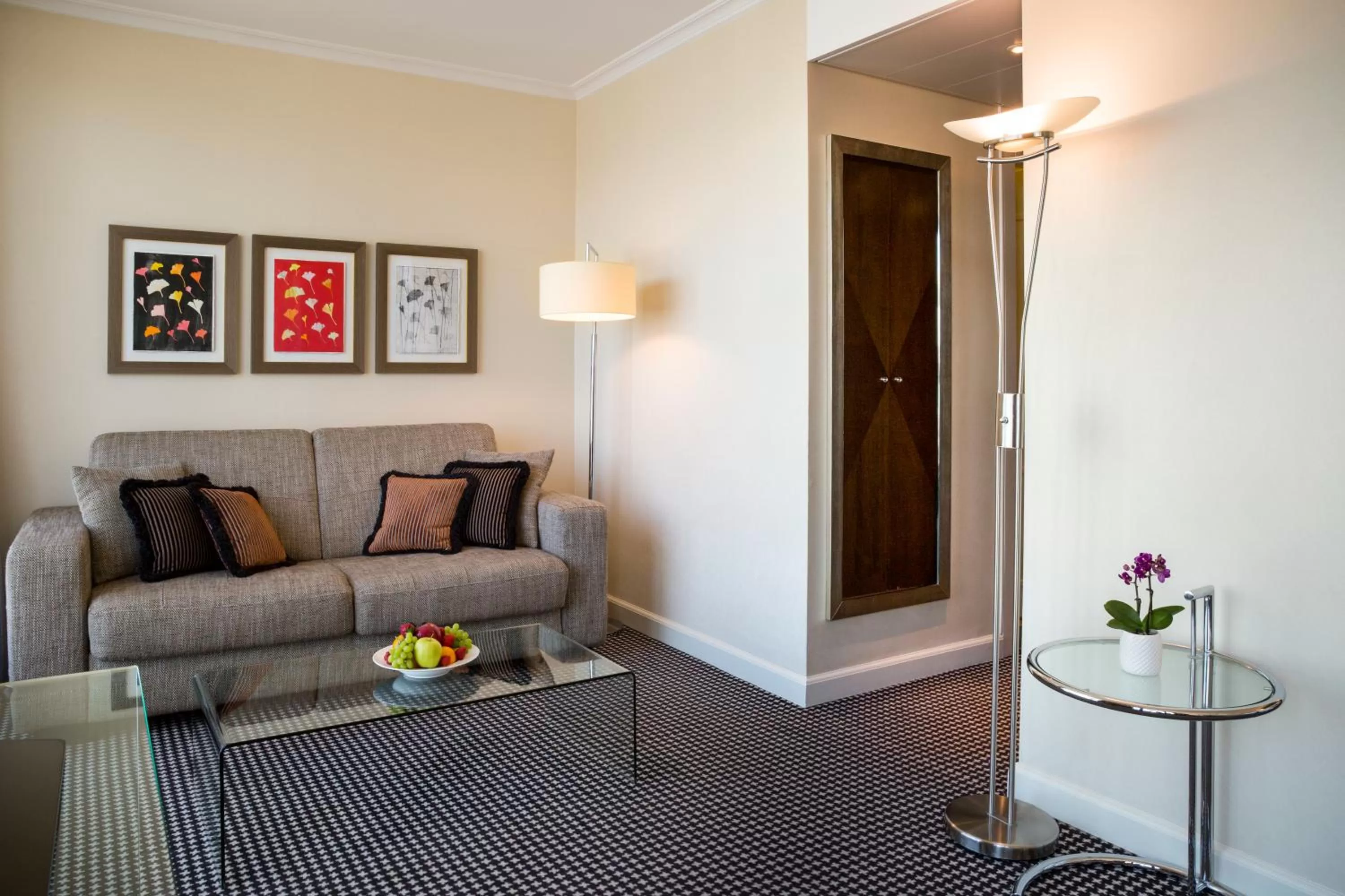 Seating area in Warwick Geneva