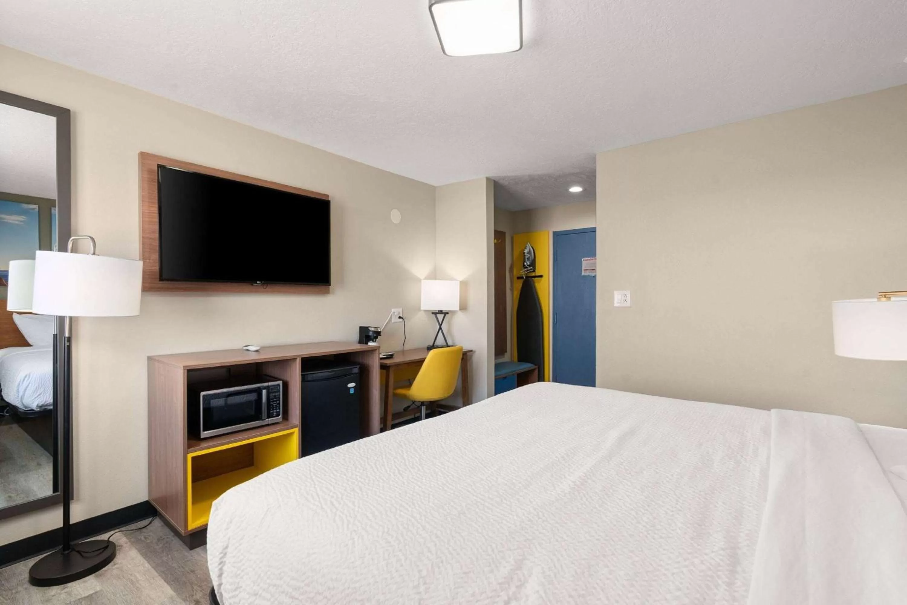 Photo of the whole room, Bed in Days-Inn by Wyndham Albuquerque I-25