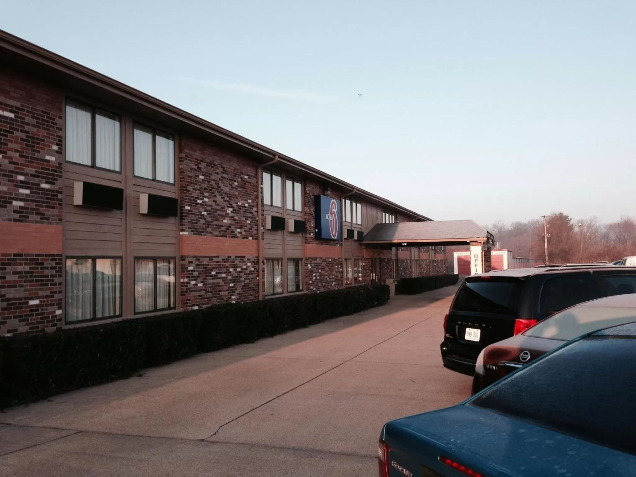 Parking in Motel 6-Troy, IL