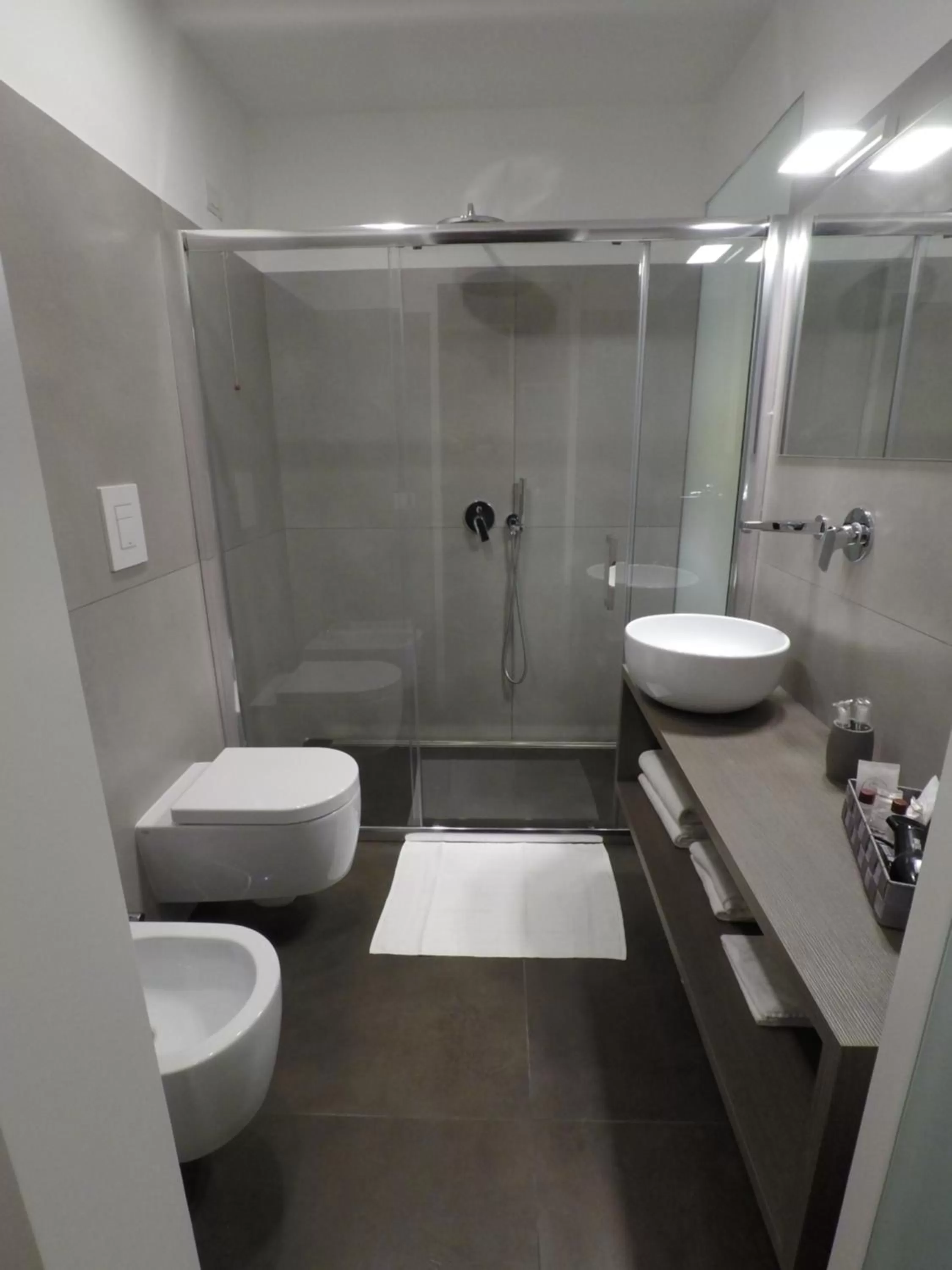 Bathroom in Napoli Svelata