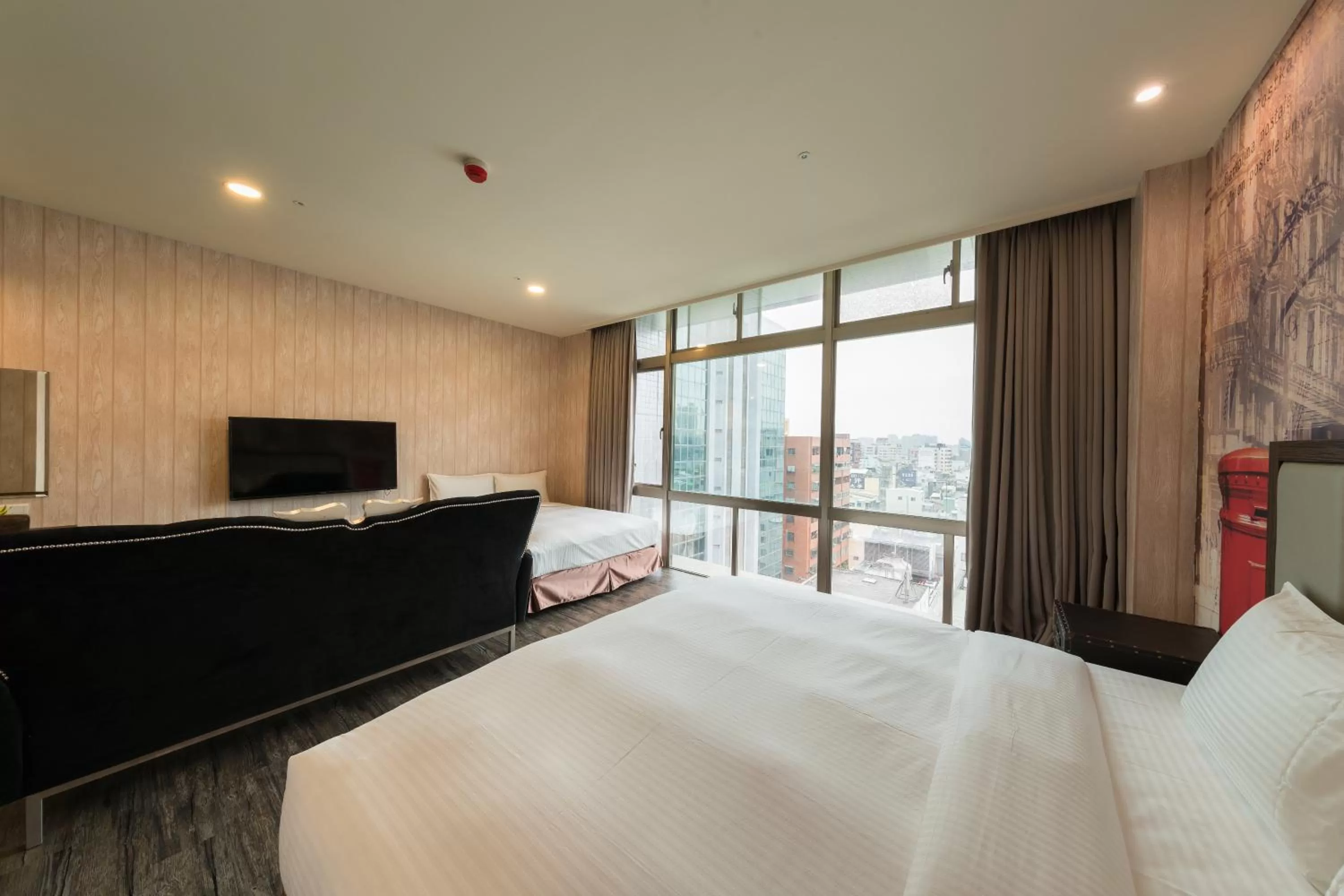 Photo of the whole room, Bed in Skyone Hotel