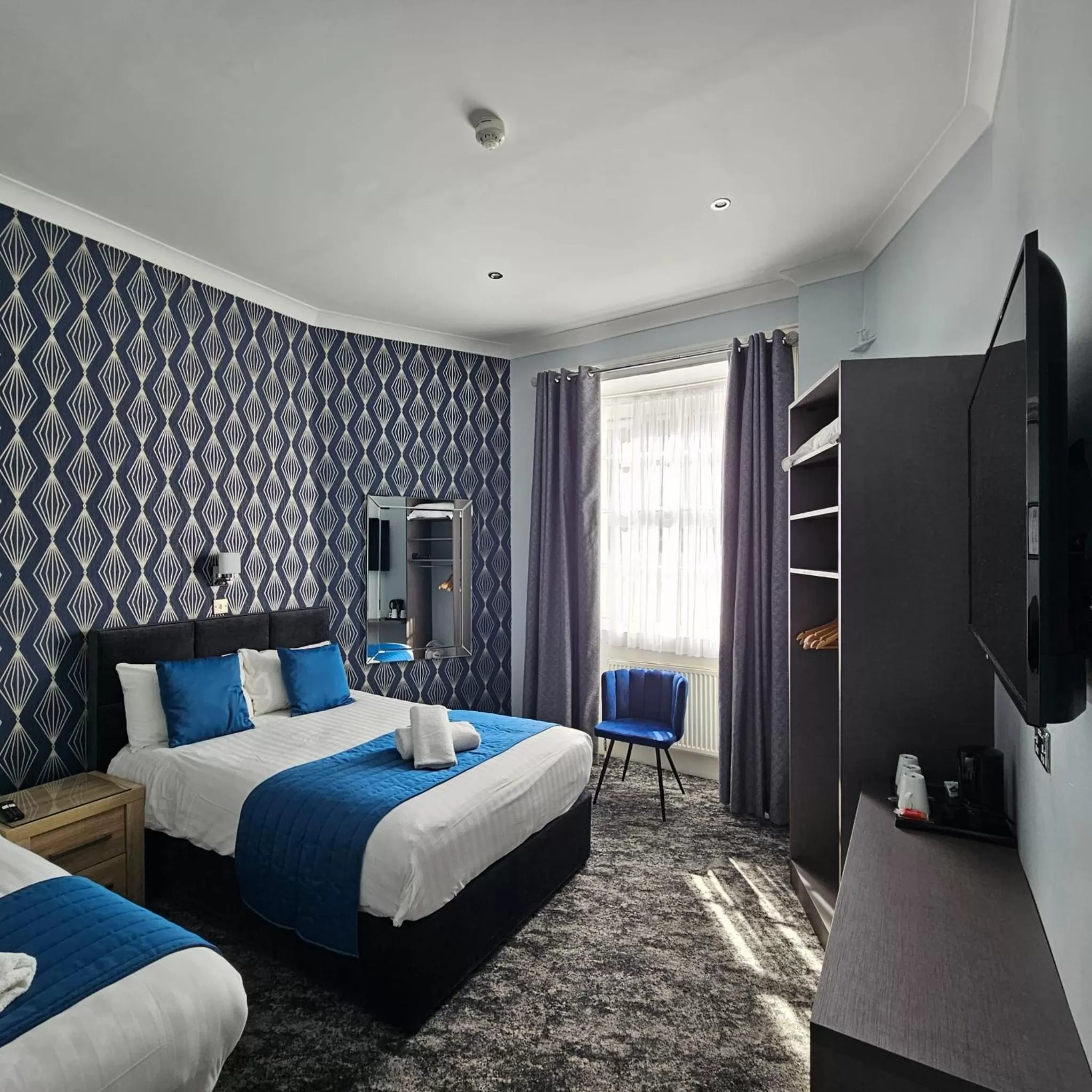 Bedroom, Bed in Mentone Hotel