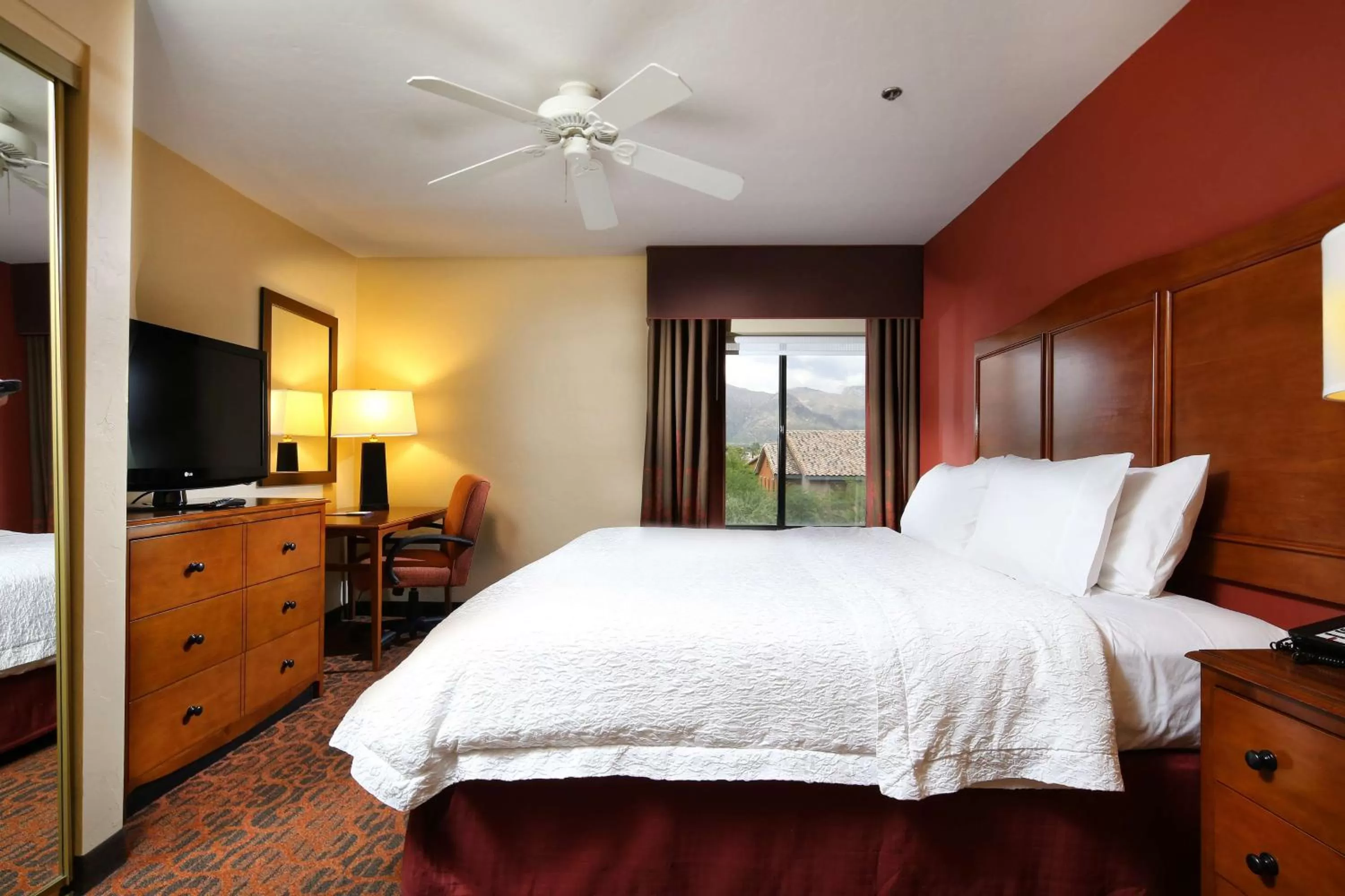 Bedroom, Bed in Hampton Inn & Suites Tucson Mall