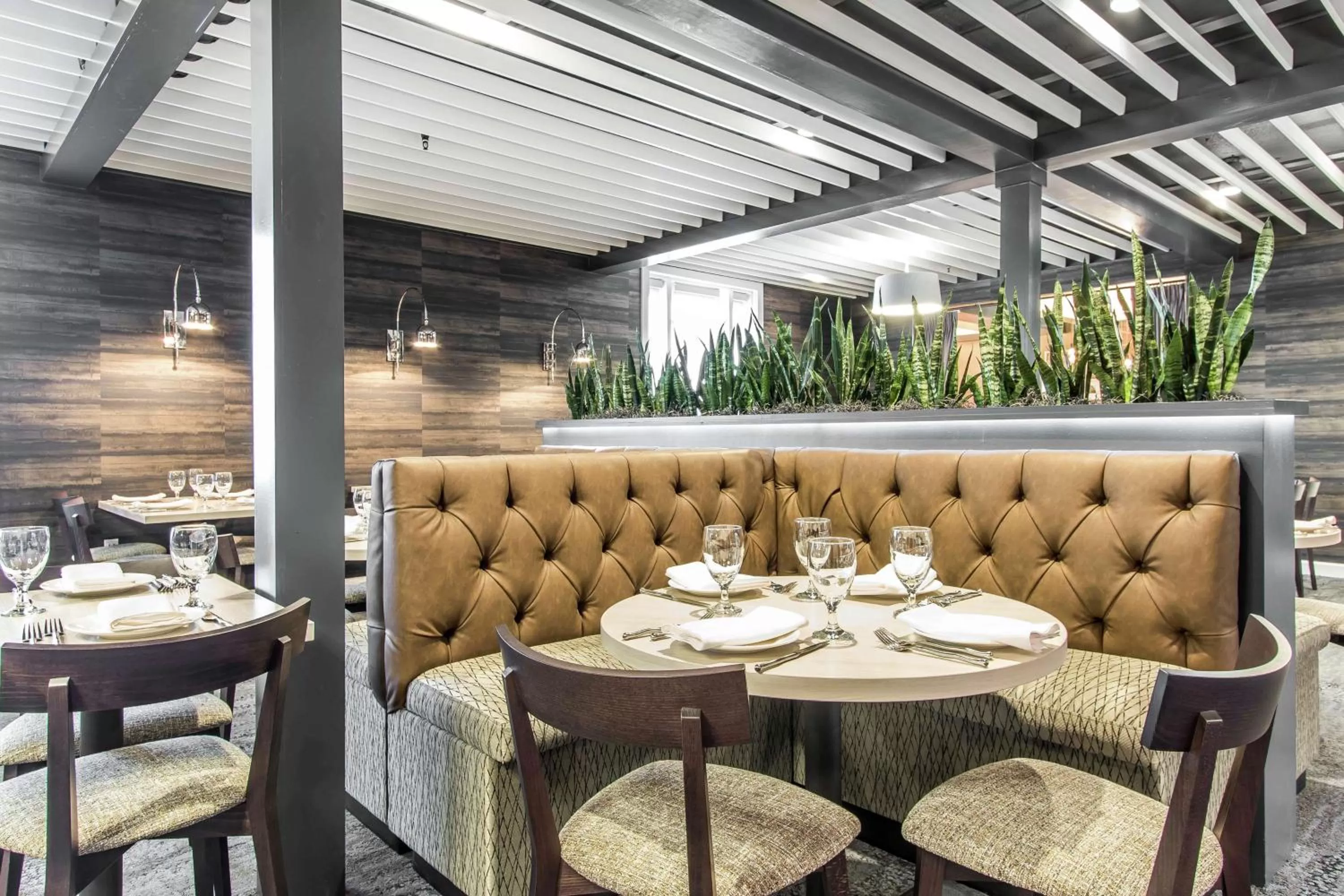 Restaurant/places to eat in The Burgundy Hotel, Tapestry Collection by Hilton