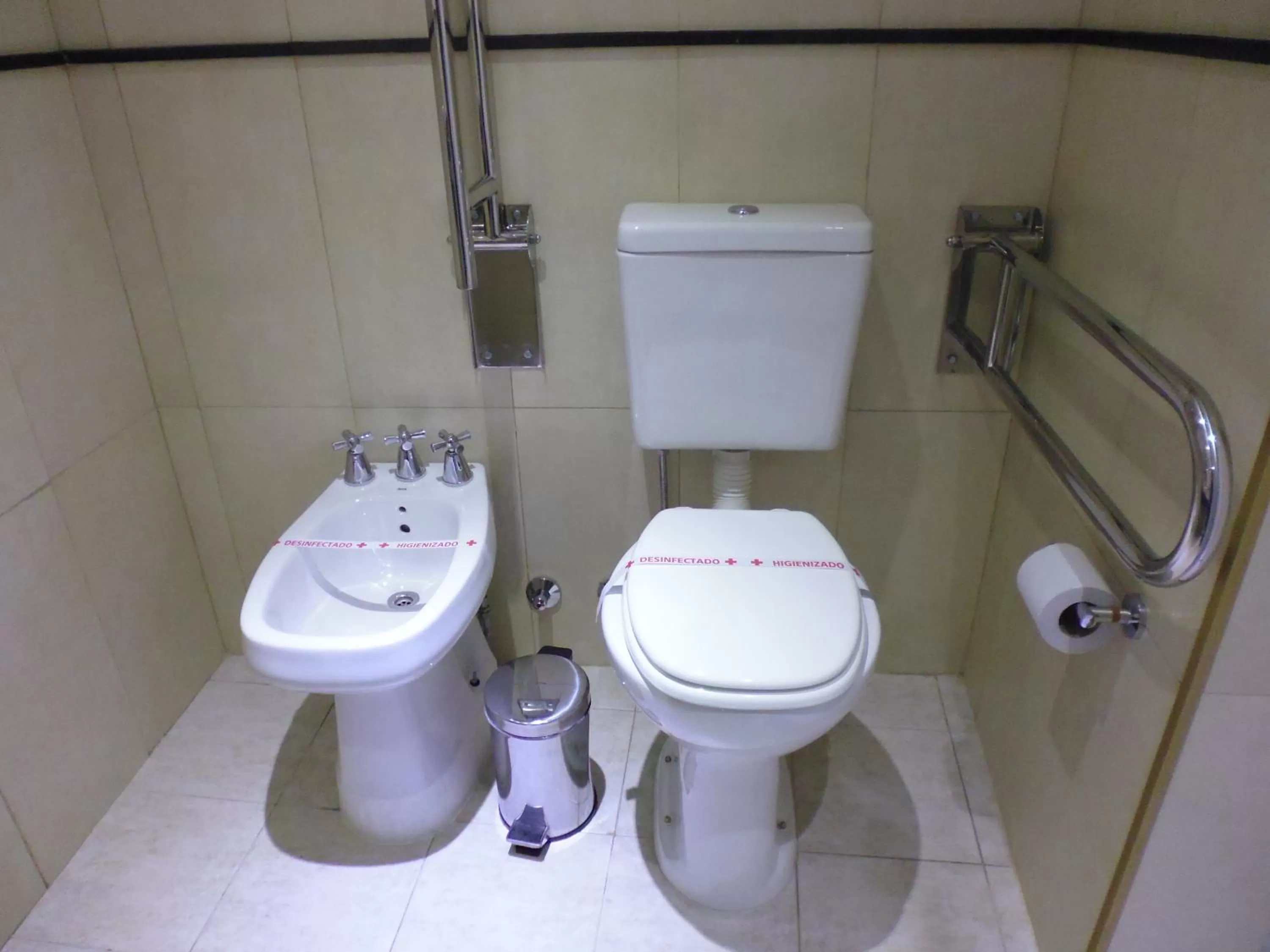 Bathroom in Hotel Athos