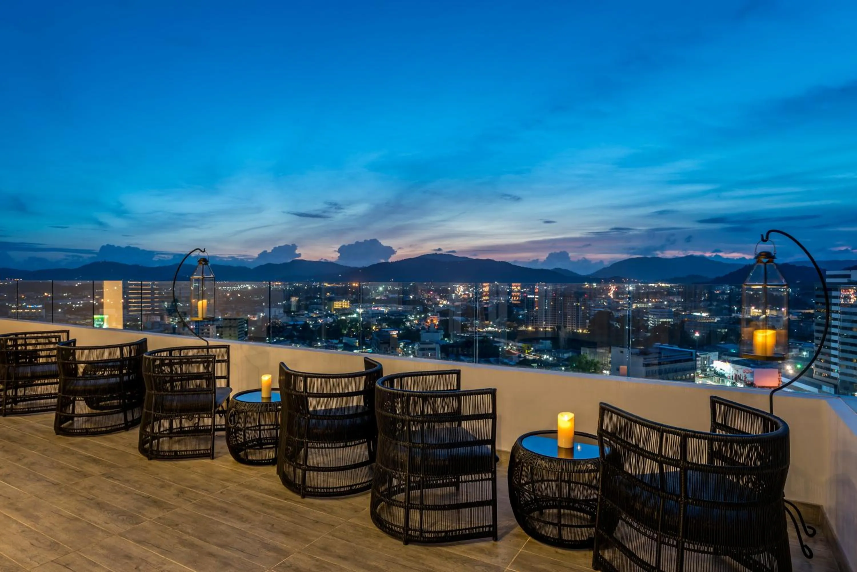 Restaurant/places to eat in Novotel Phuket City Phokeethra