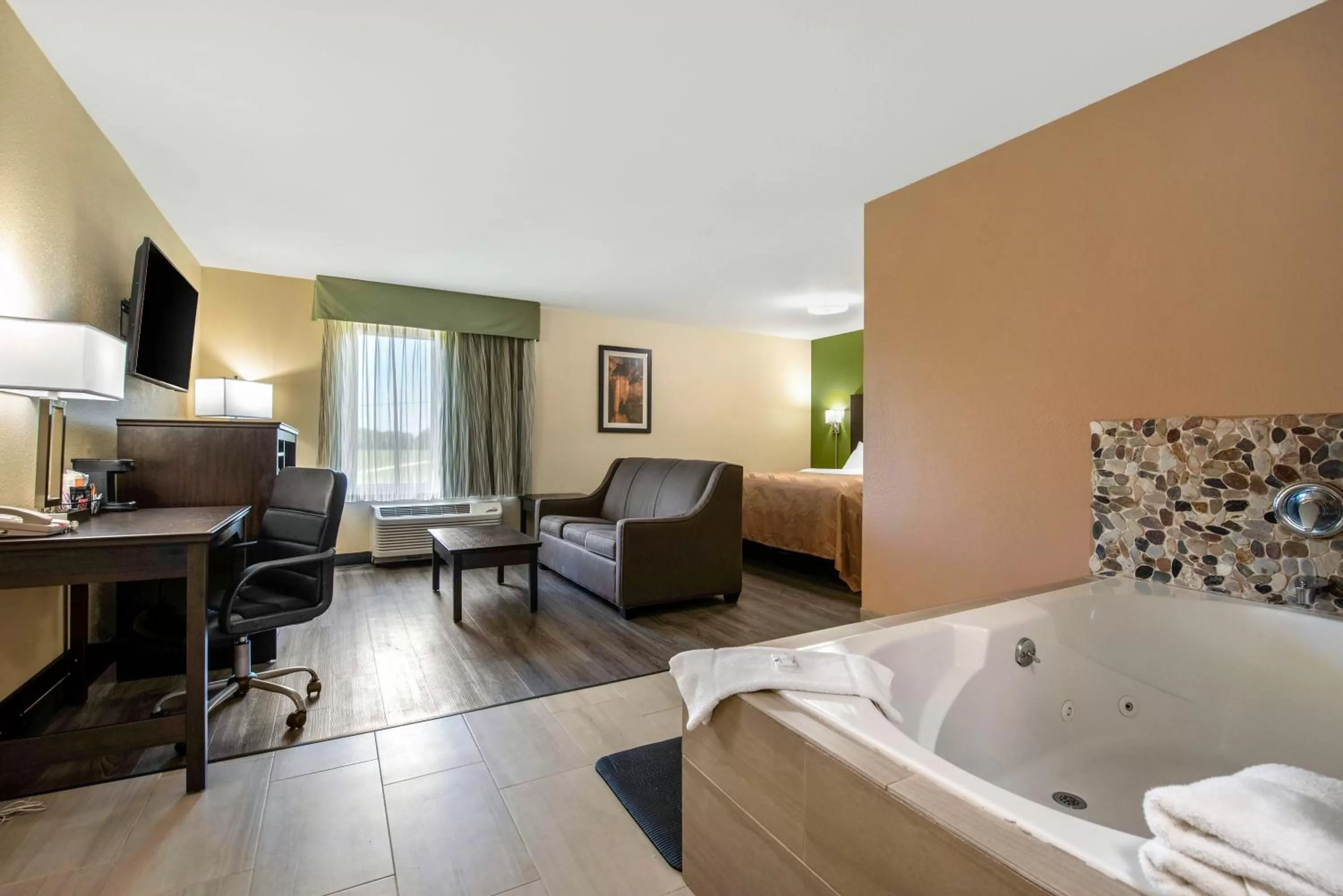King Suite with Jacuzzi - Non-Smoking in Quality Inn & Suites Brandenburg - Fort Knox