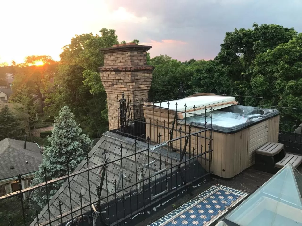 Hot Tub in Henderson Castle Inn